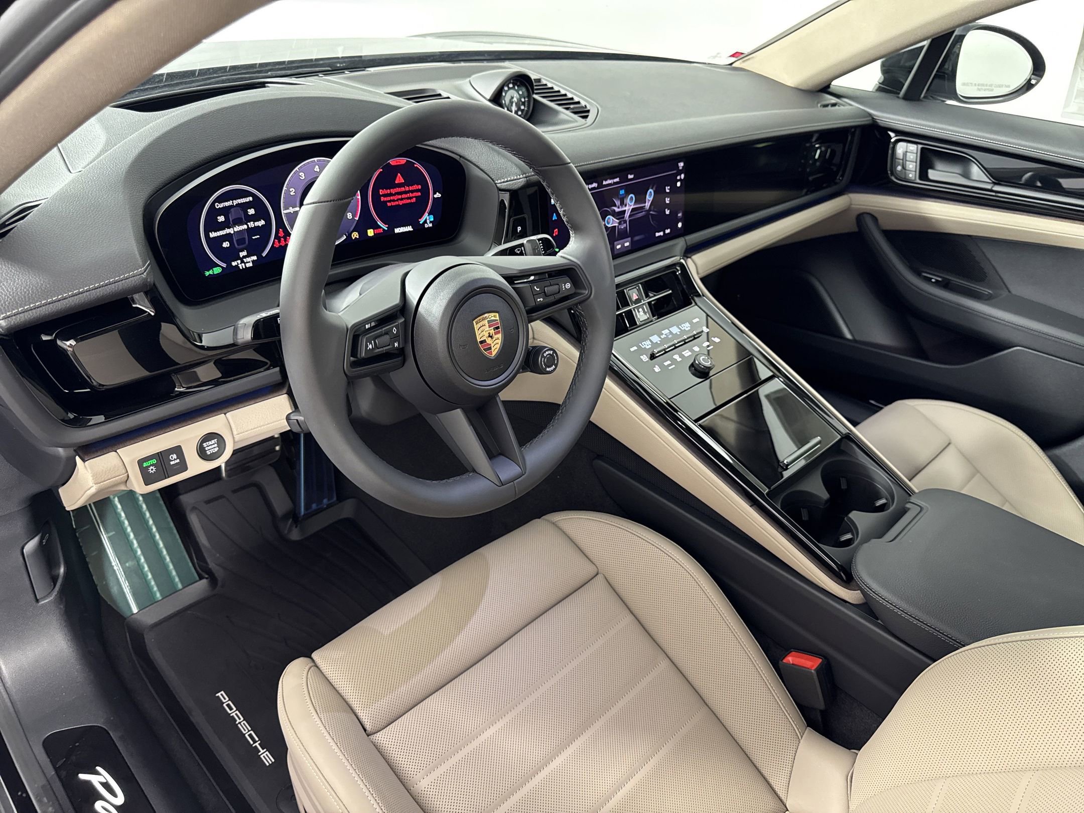 2025 Porsche Panamera 4 photo 4