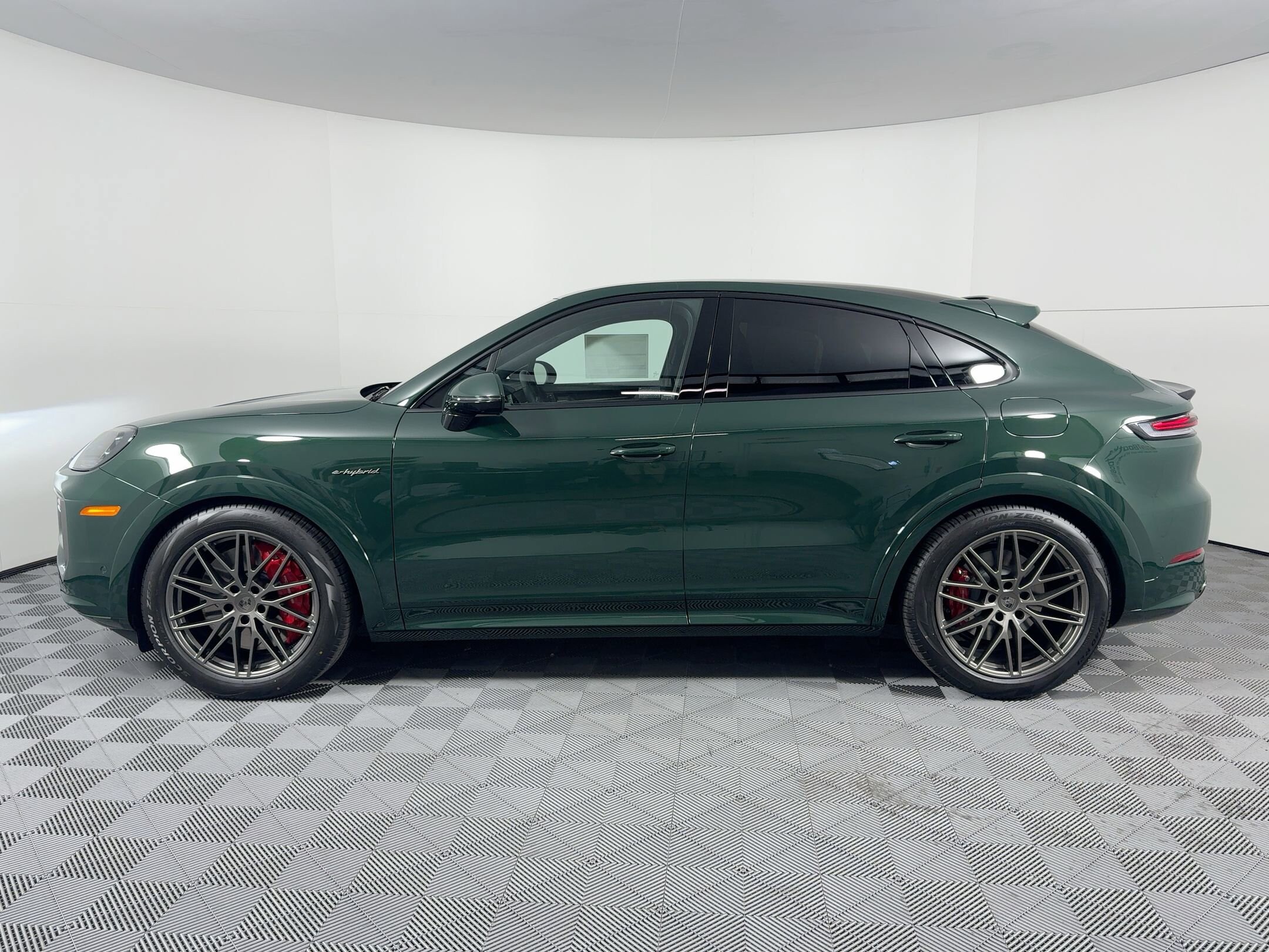 2026 Porsche Cayenne E-Hybrid Coupe Turbo photo 2