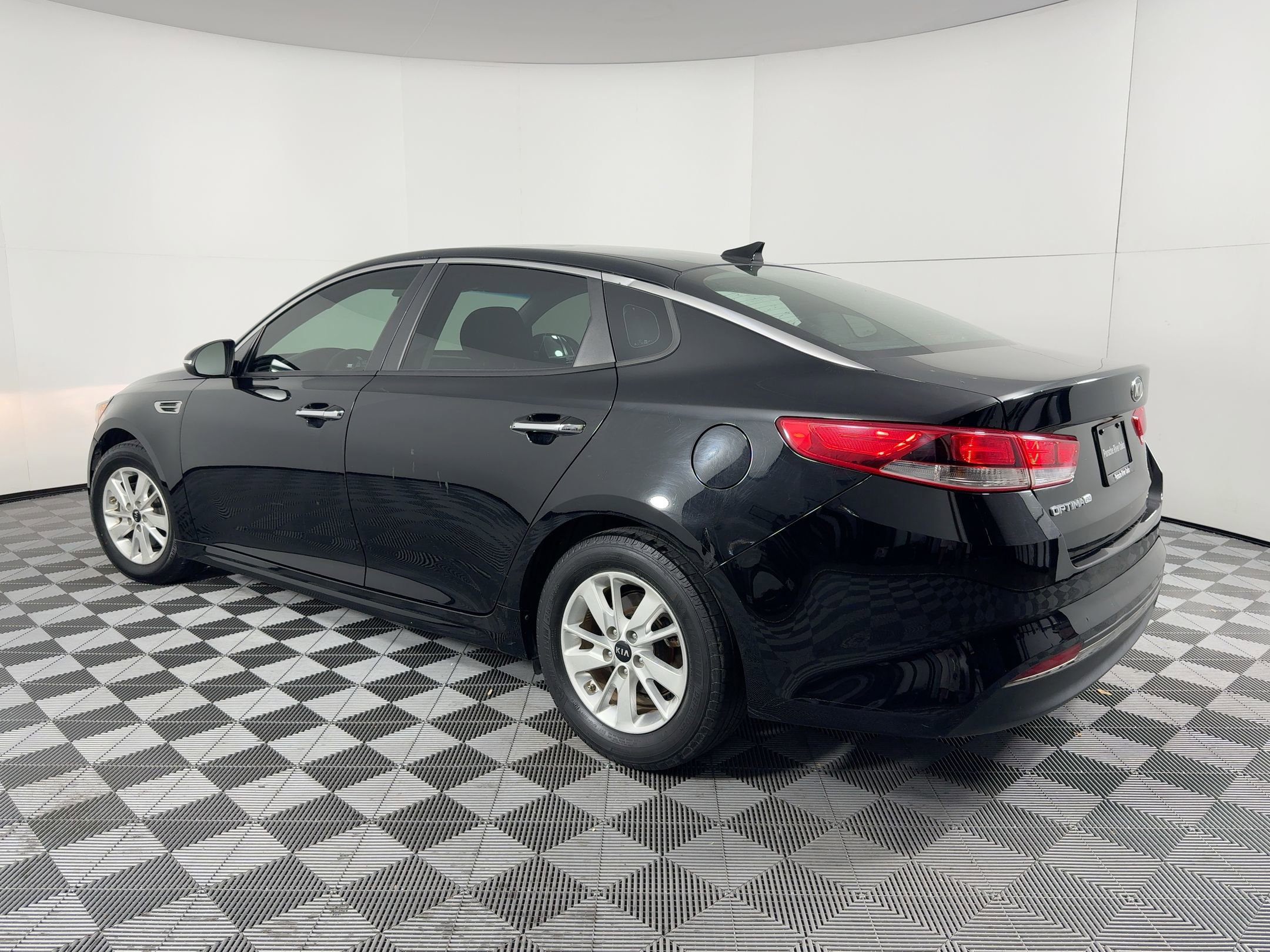 2017 Kia Optima LX photo 2