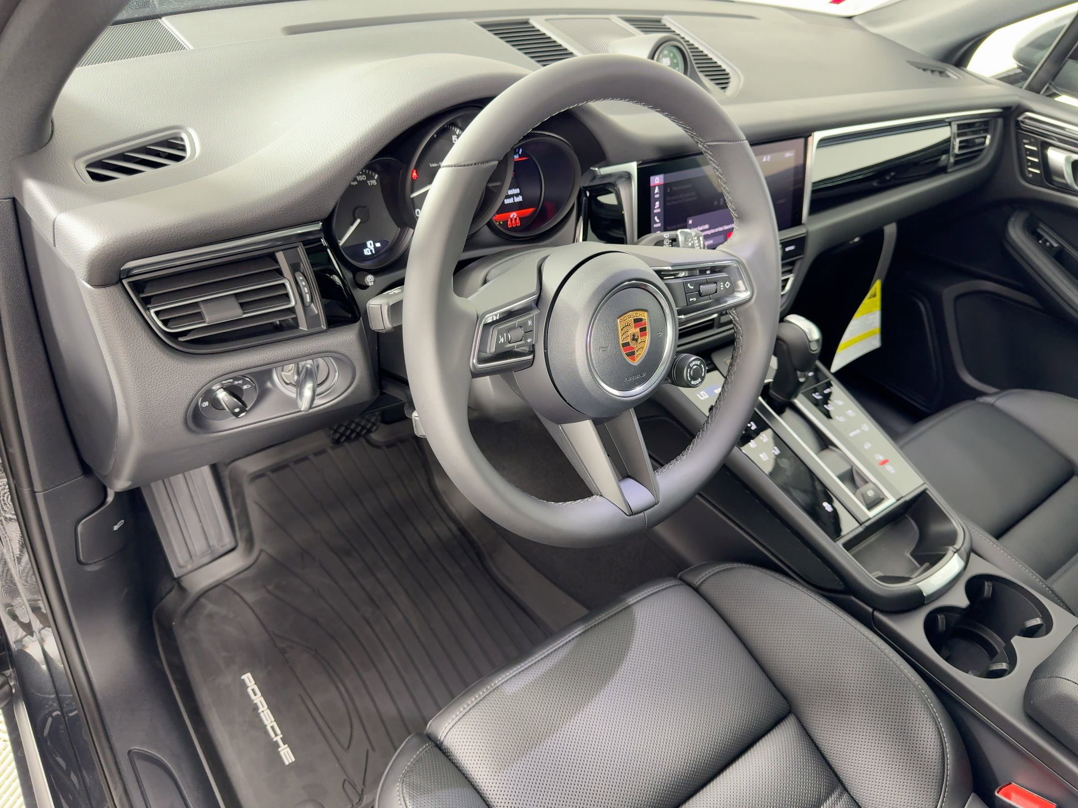 2026 Porsche Macan T photo 4