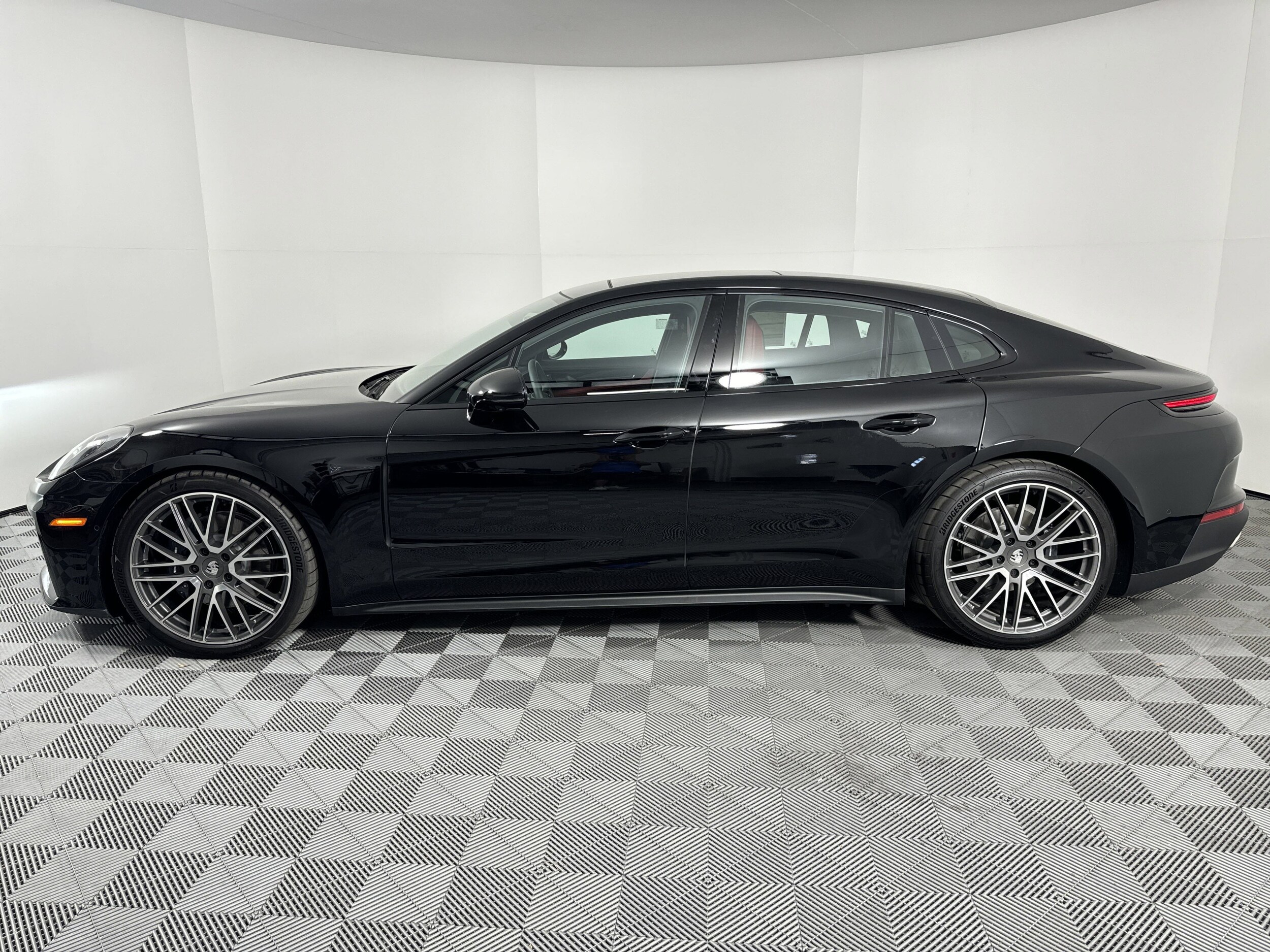 2025 Porsche Panamera Executive photo 2