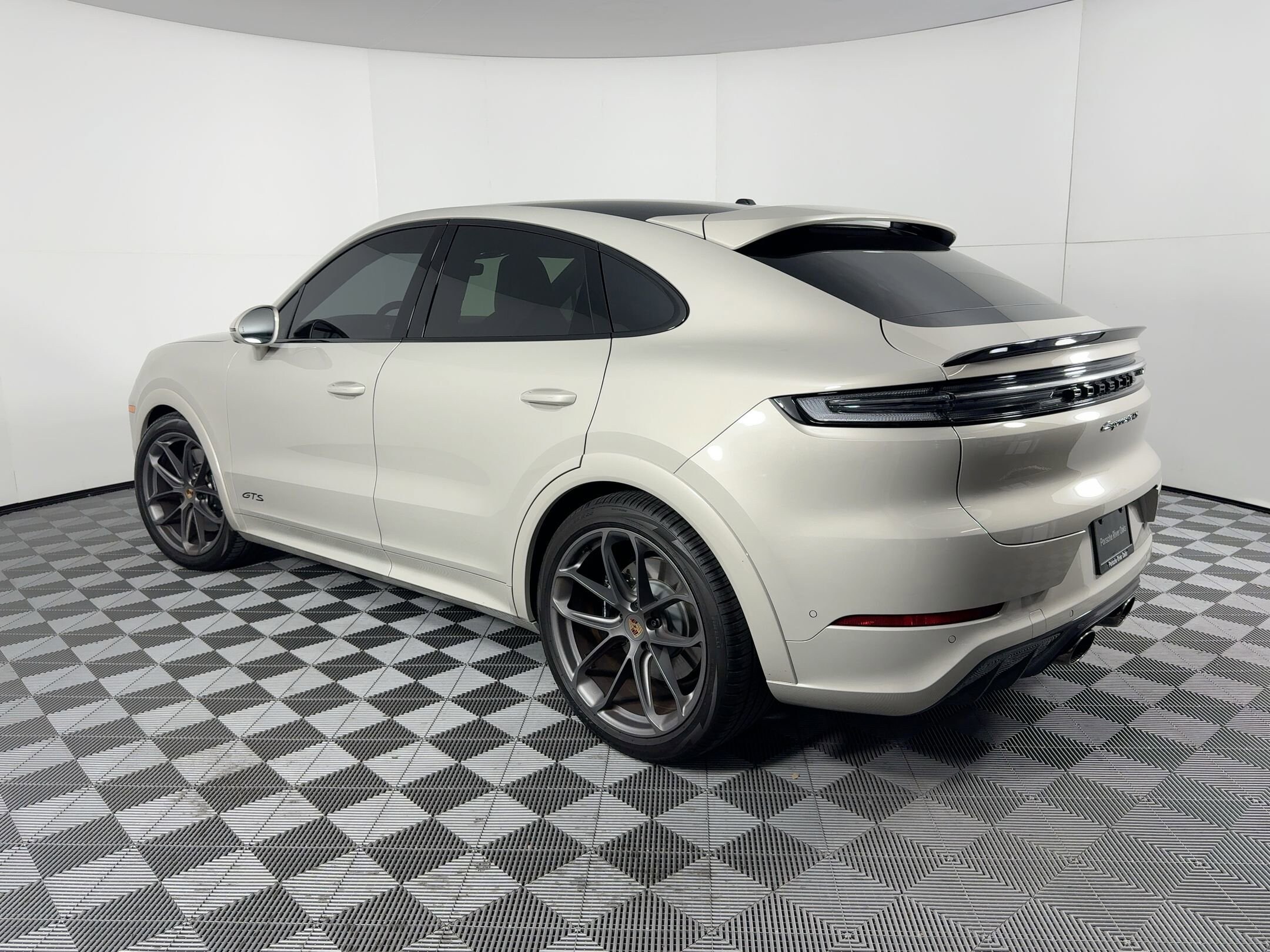 2025 Porsche Cayenne Coupe GTS photo 3