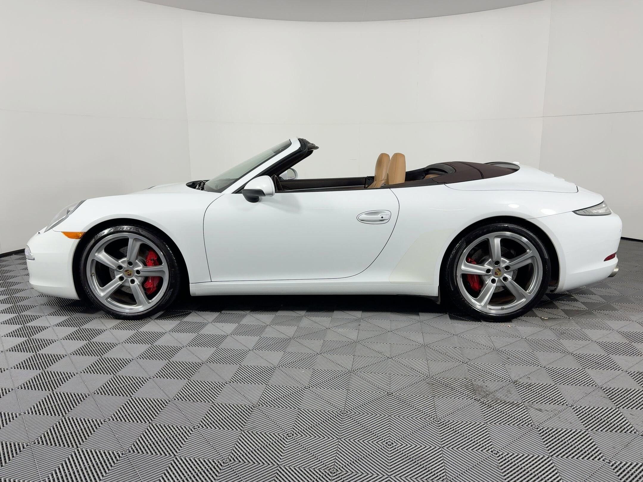 2016 Porsche 911 S Cabriolet photo 2