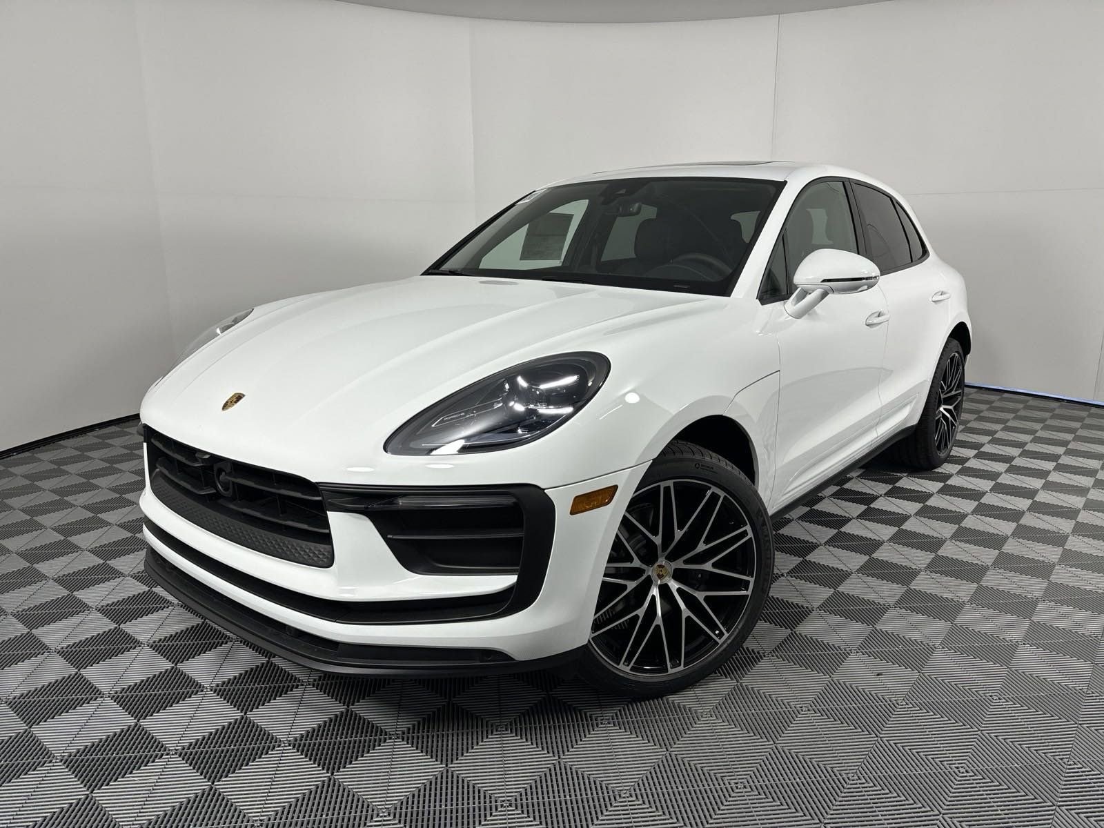 2025 Porsche Macan's photo