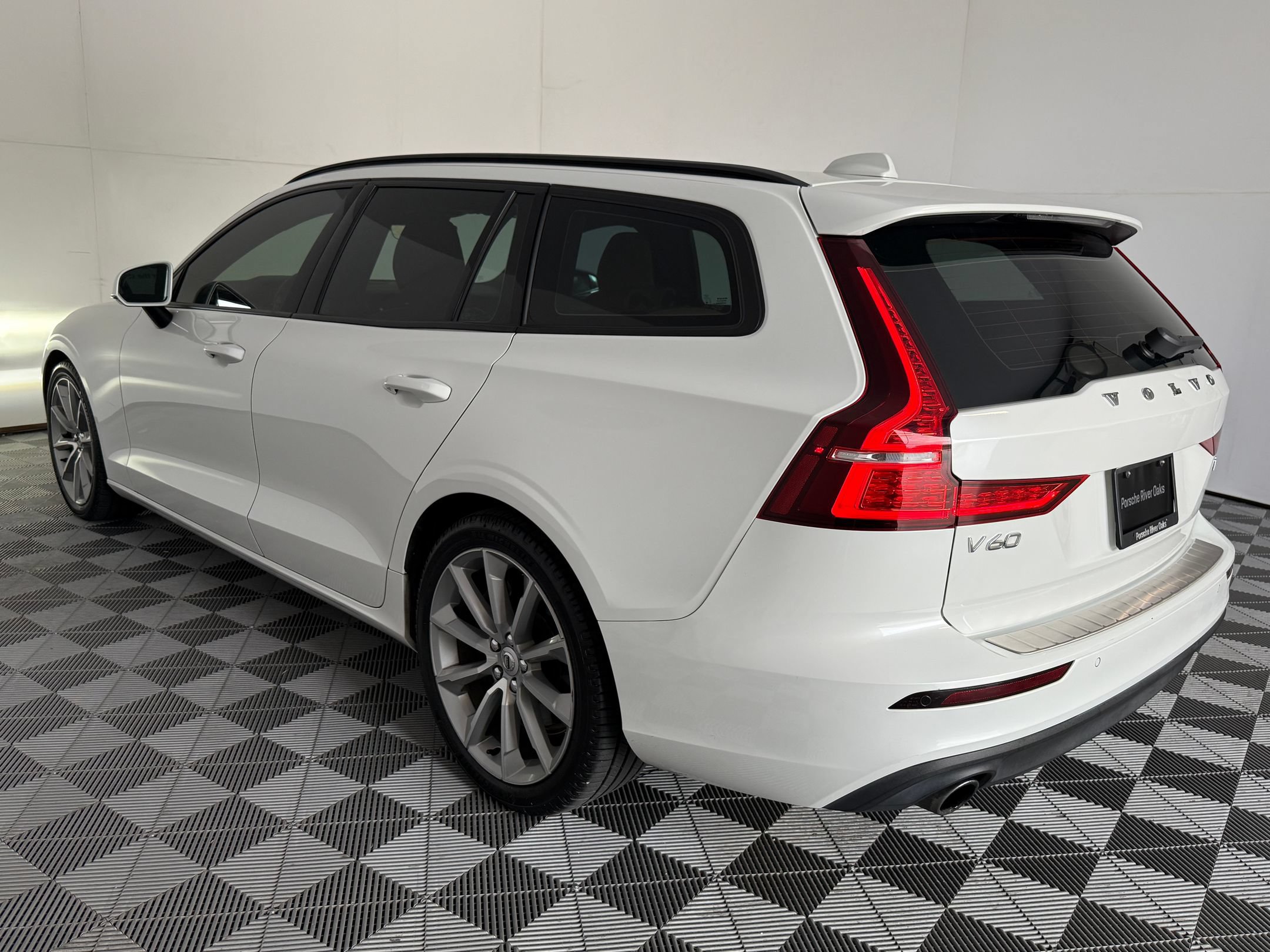 V60 T5 FWD Momentum WAGON Wagon