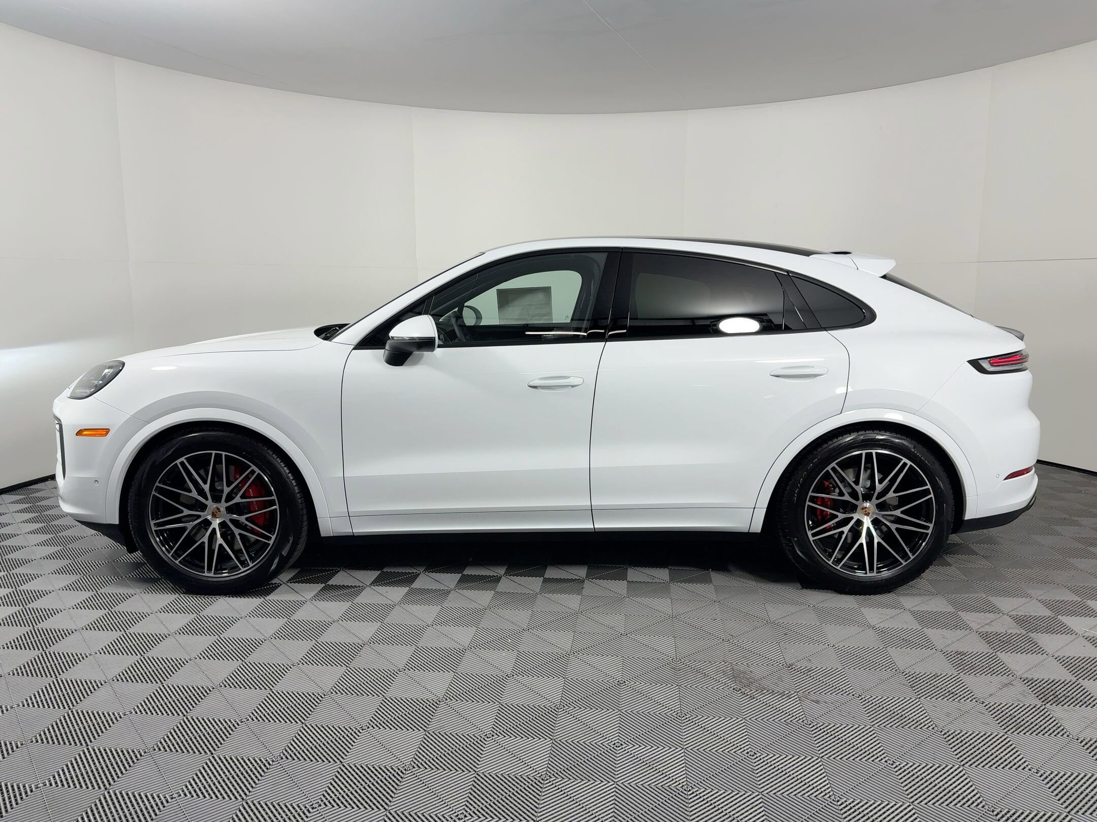 2026 Porsche Cayenne Coupe S photo 2