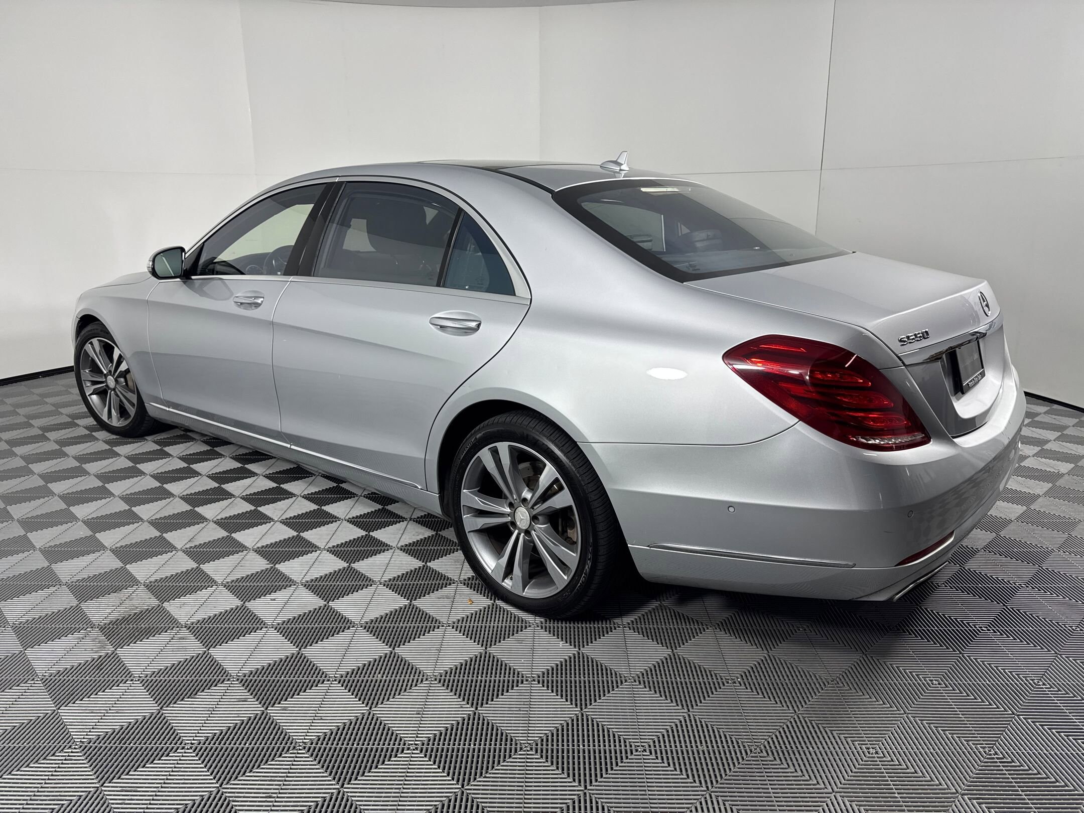 2014 Mercedes Benz S 550 photo 3