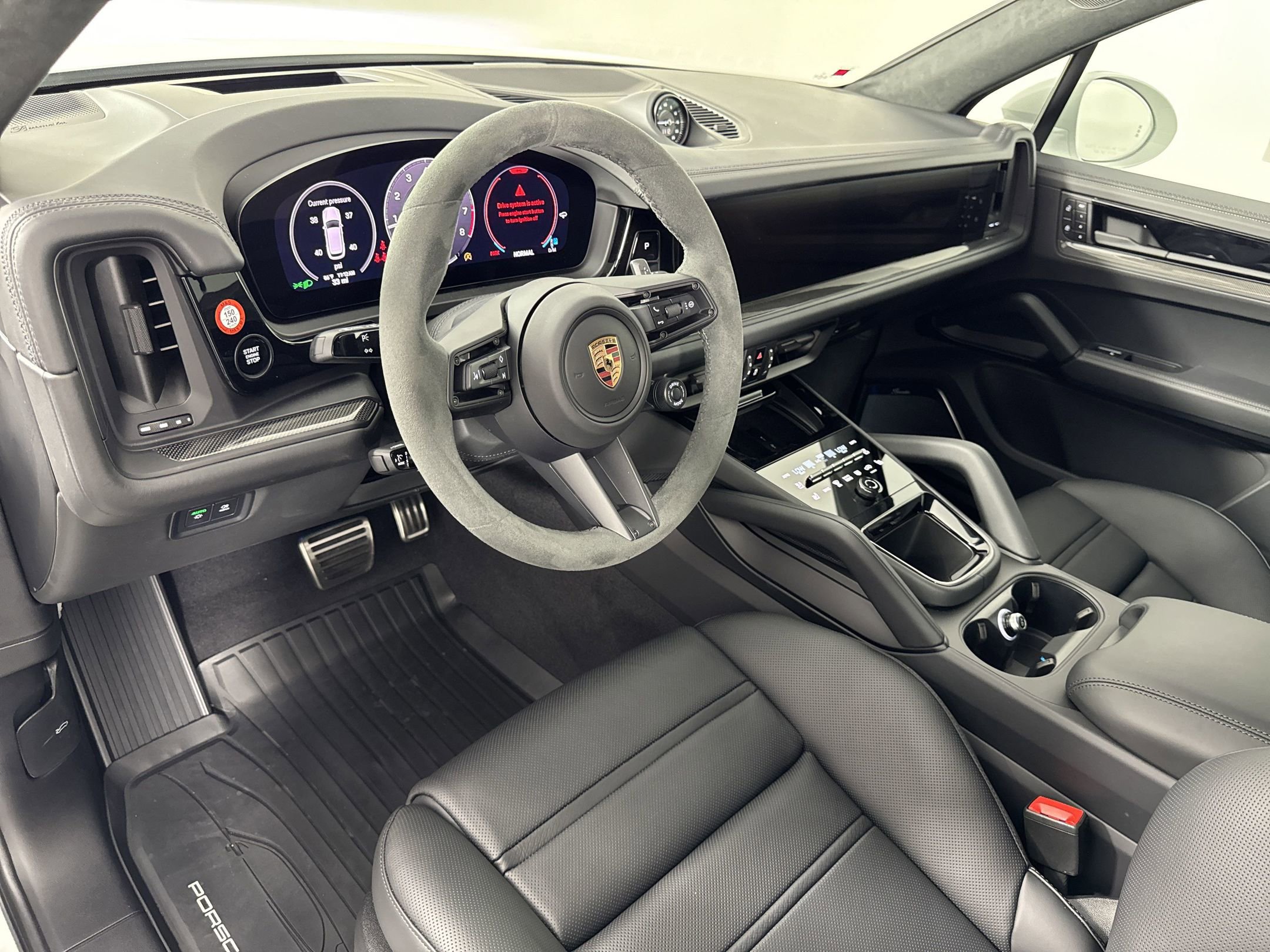 2025 Porsche Cayenne GTS photo 4