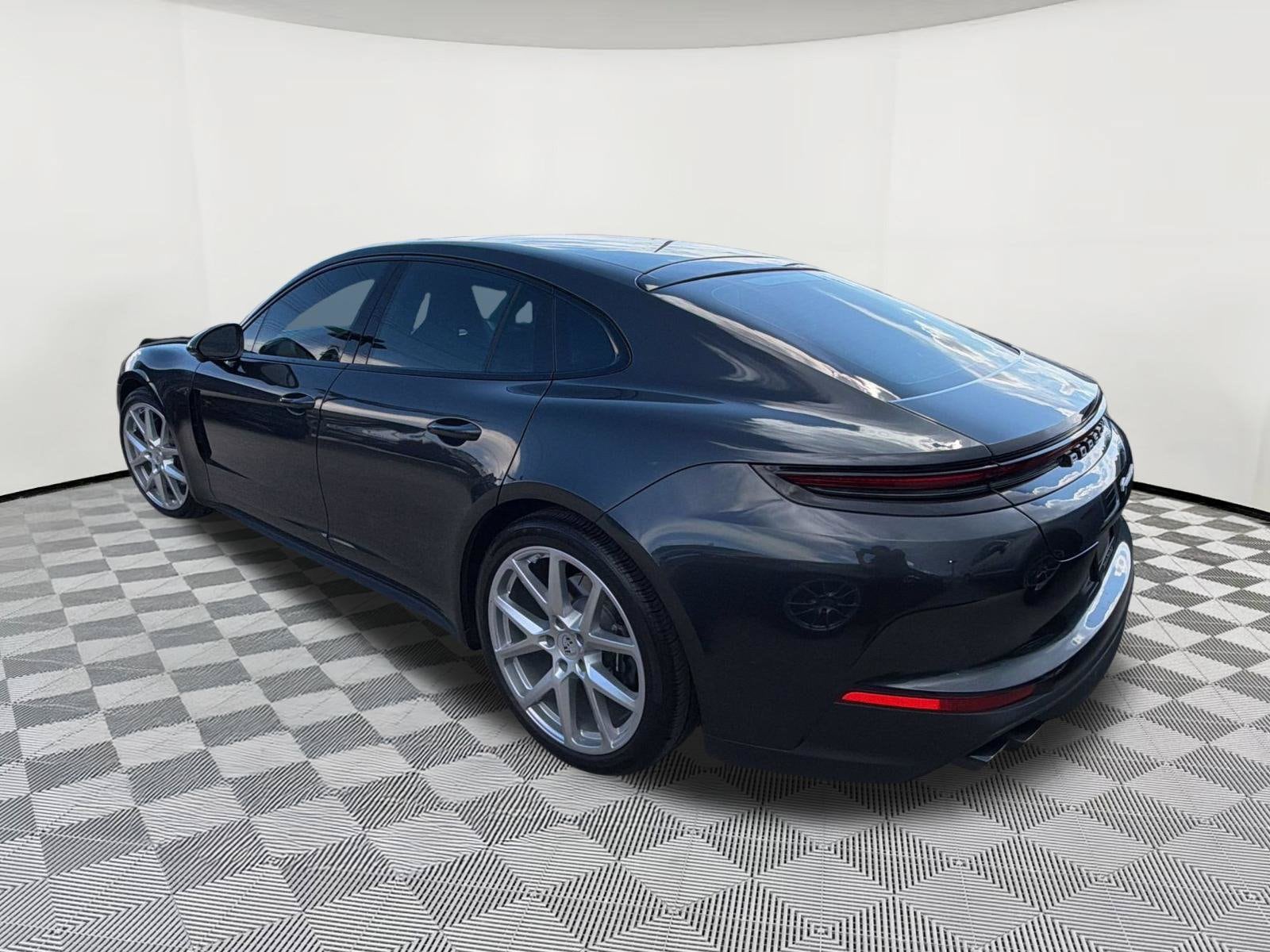 Panamera Panamera () Hatchback