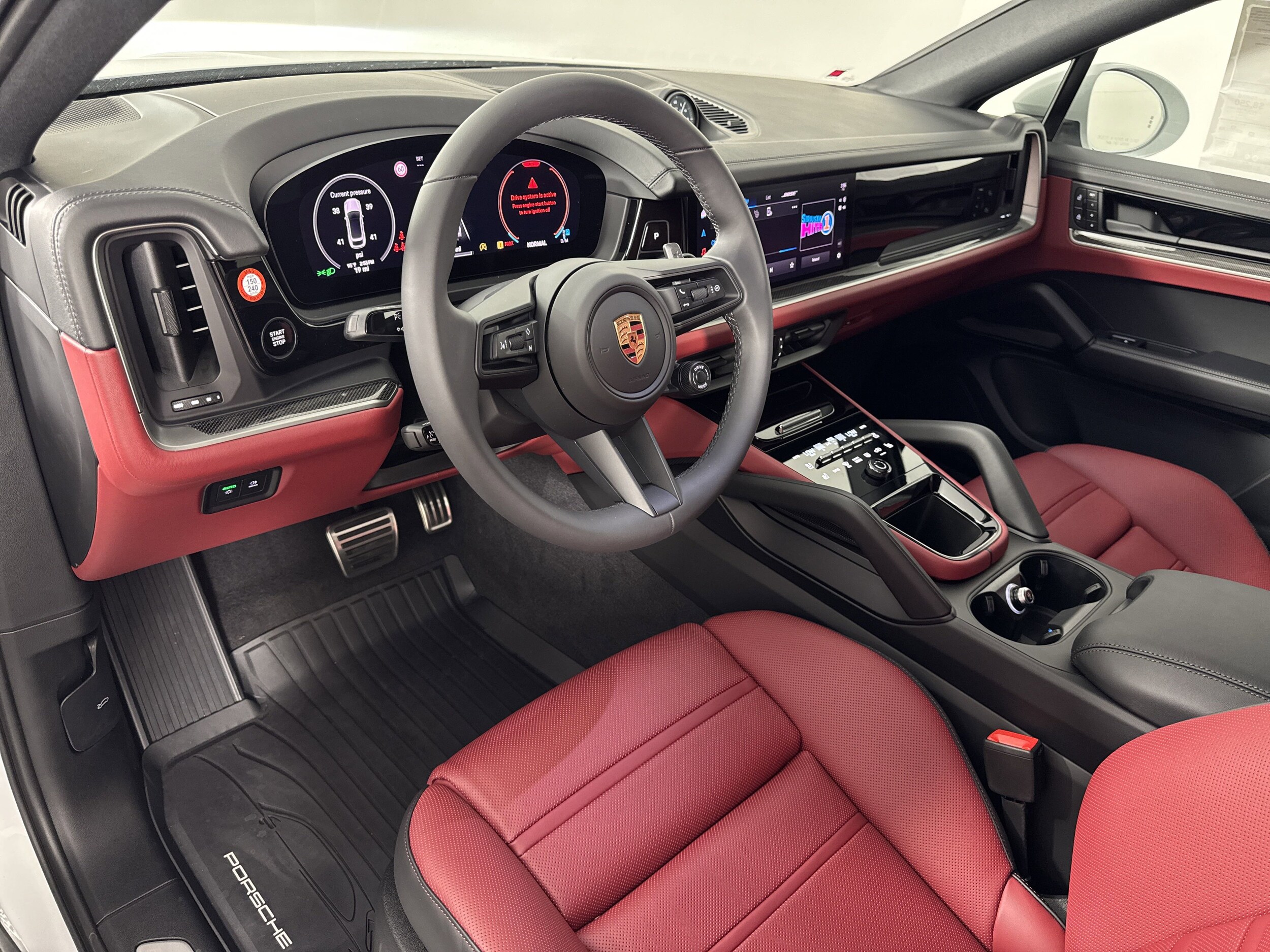 2025 Porsche Cayenne Coupe S photo 4