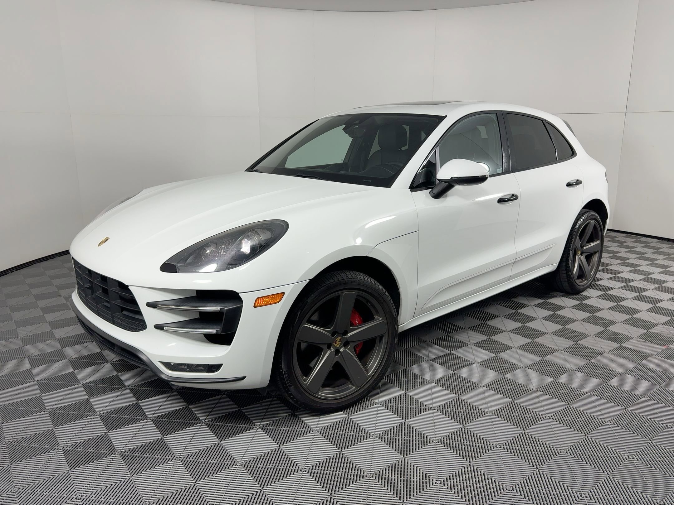 2017 Porsche Macan Turbo's photo