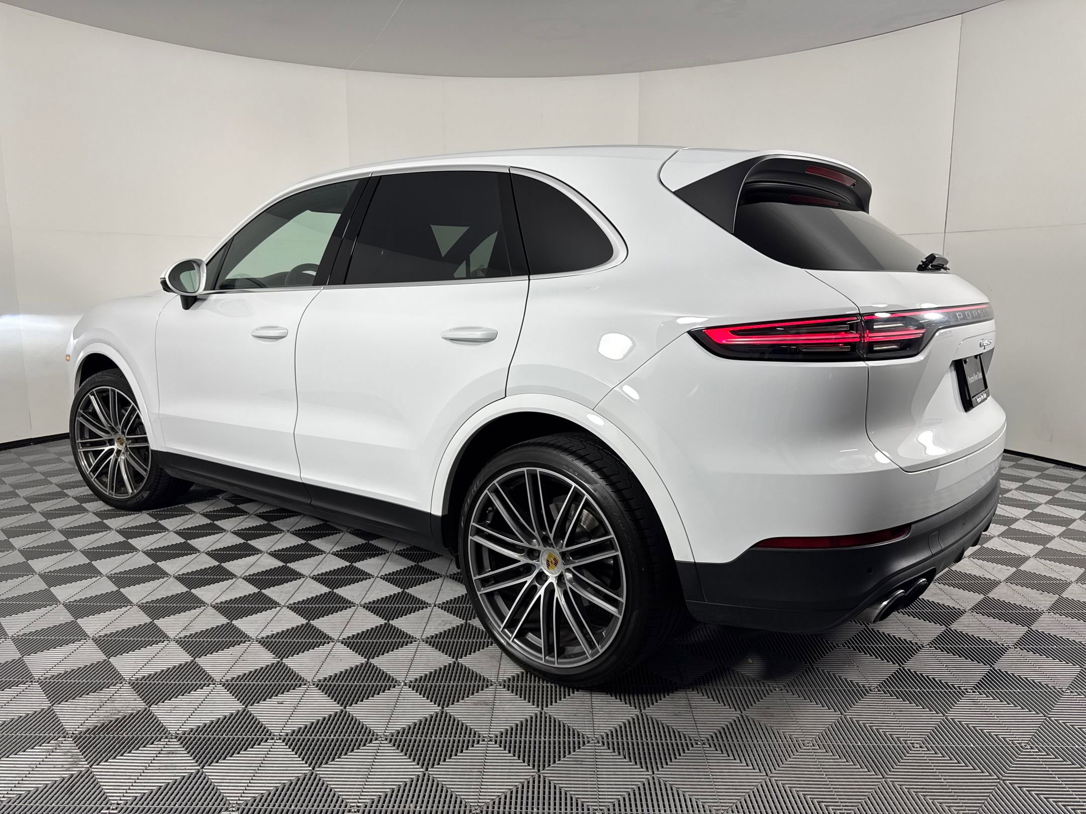 2020 Porsche Cayenne photo 3