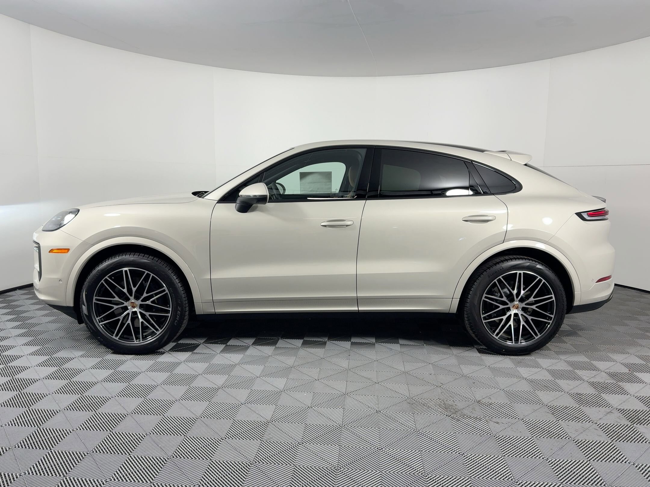 2026 Porsche Cayenne Coupe photo 2