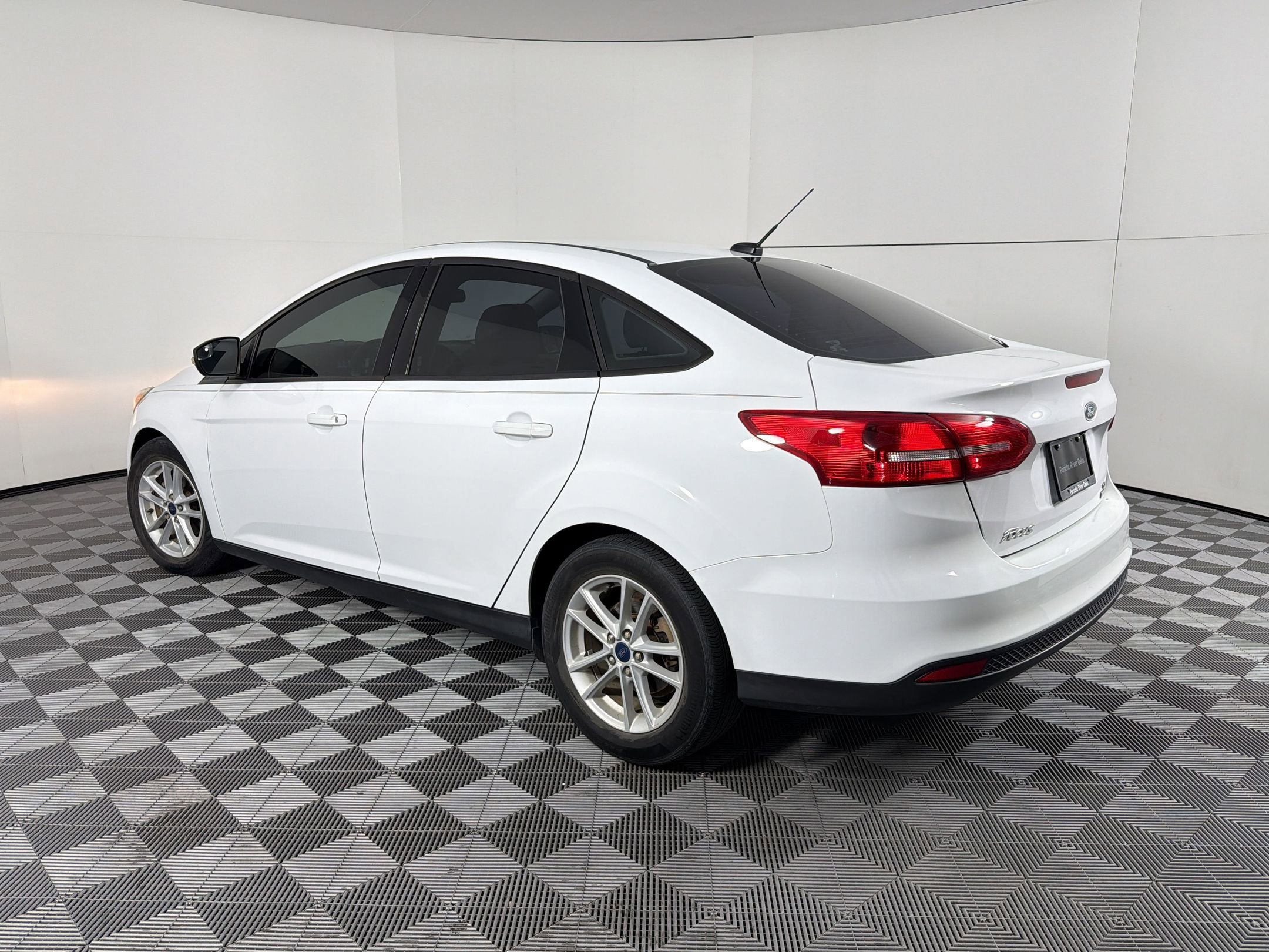 Focus SE Sedan
