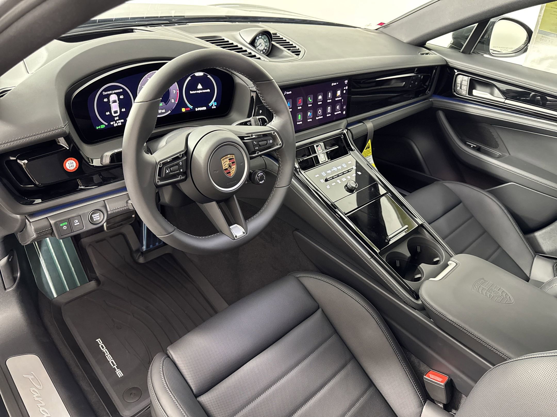 2025 Porsche Panamera E-Hybrid 4 photo 4