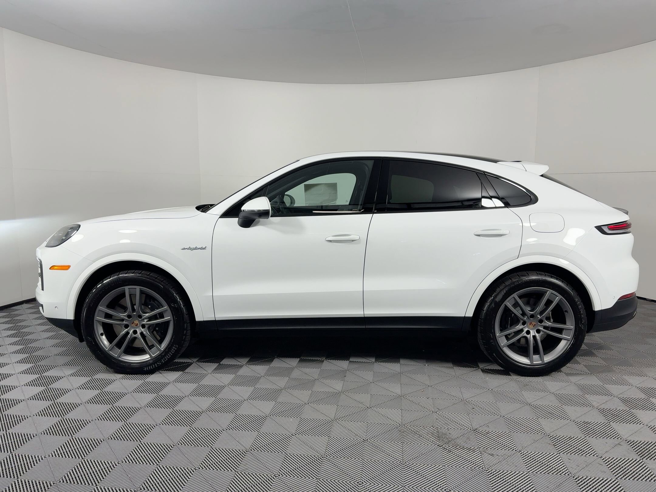2026 Porsche Cayenne E-Hybrid Coupe photo 2