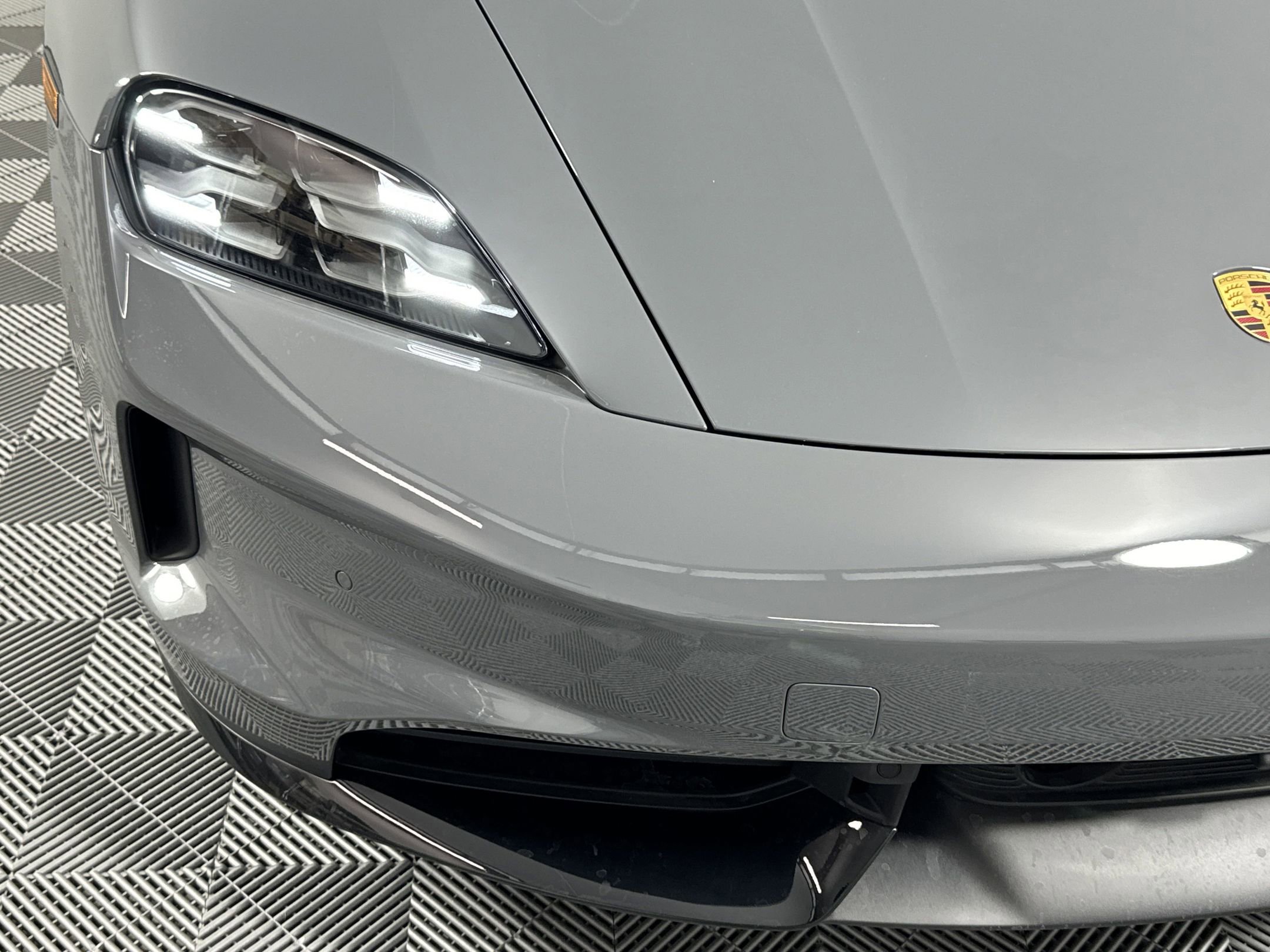 2025 Porsche Taycan GTS - Photo 11