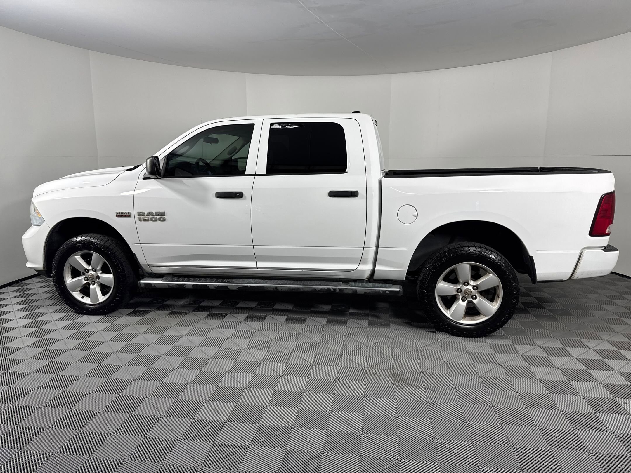 2015 Ram 1500 Express photo 2