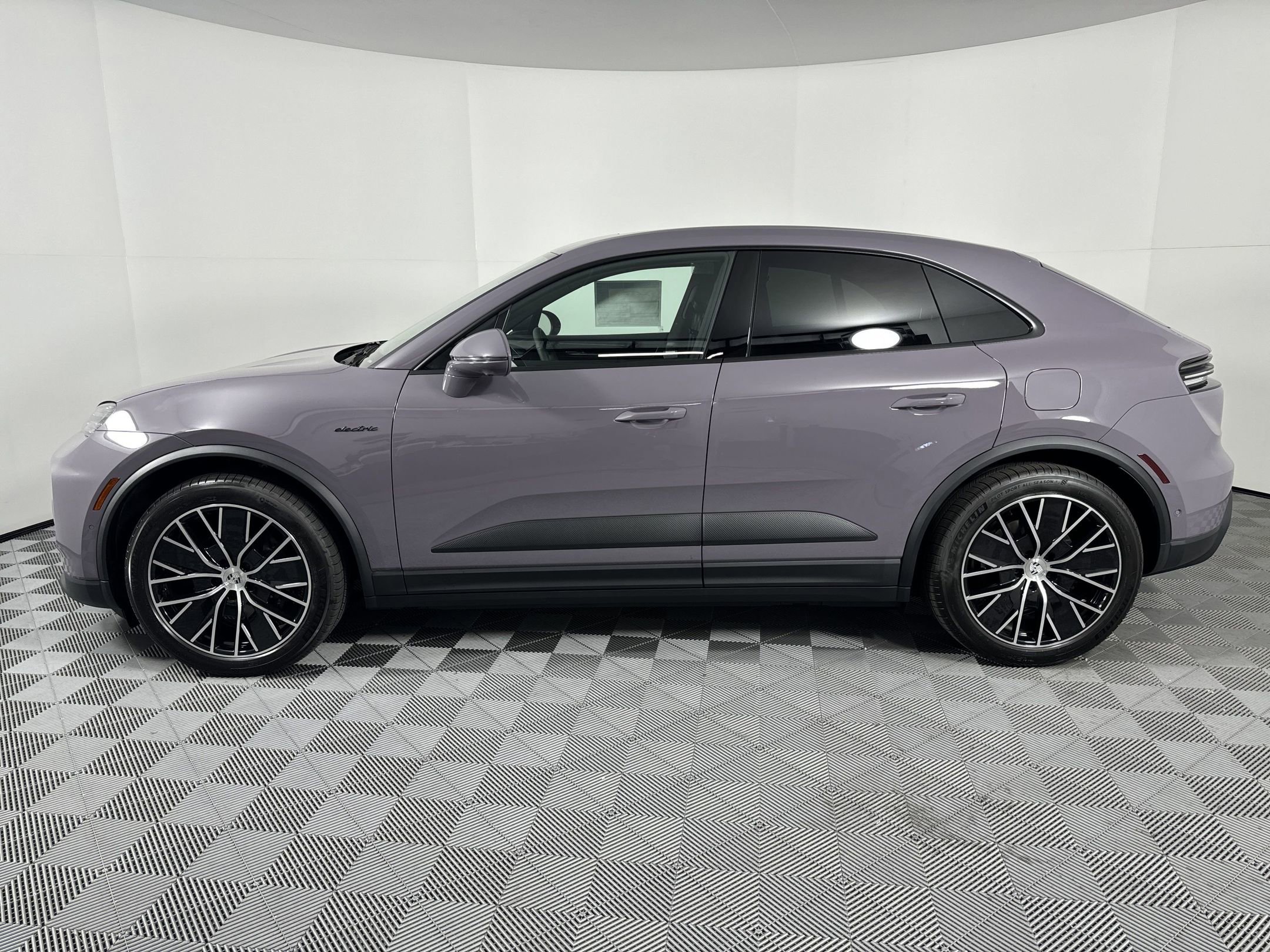 Used 2025 Porsche Macan Base with VIN WP1AD2XAXSL078074 for sale in Houston, TX