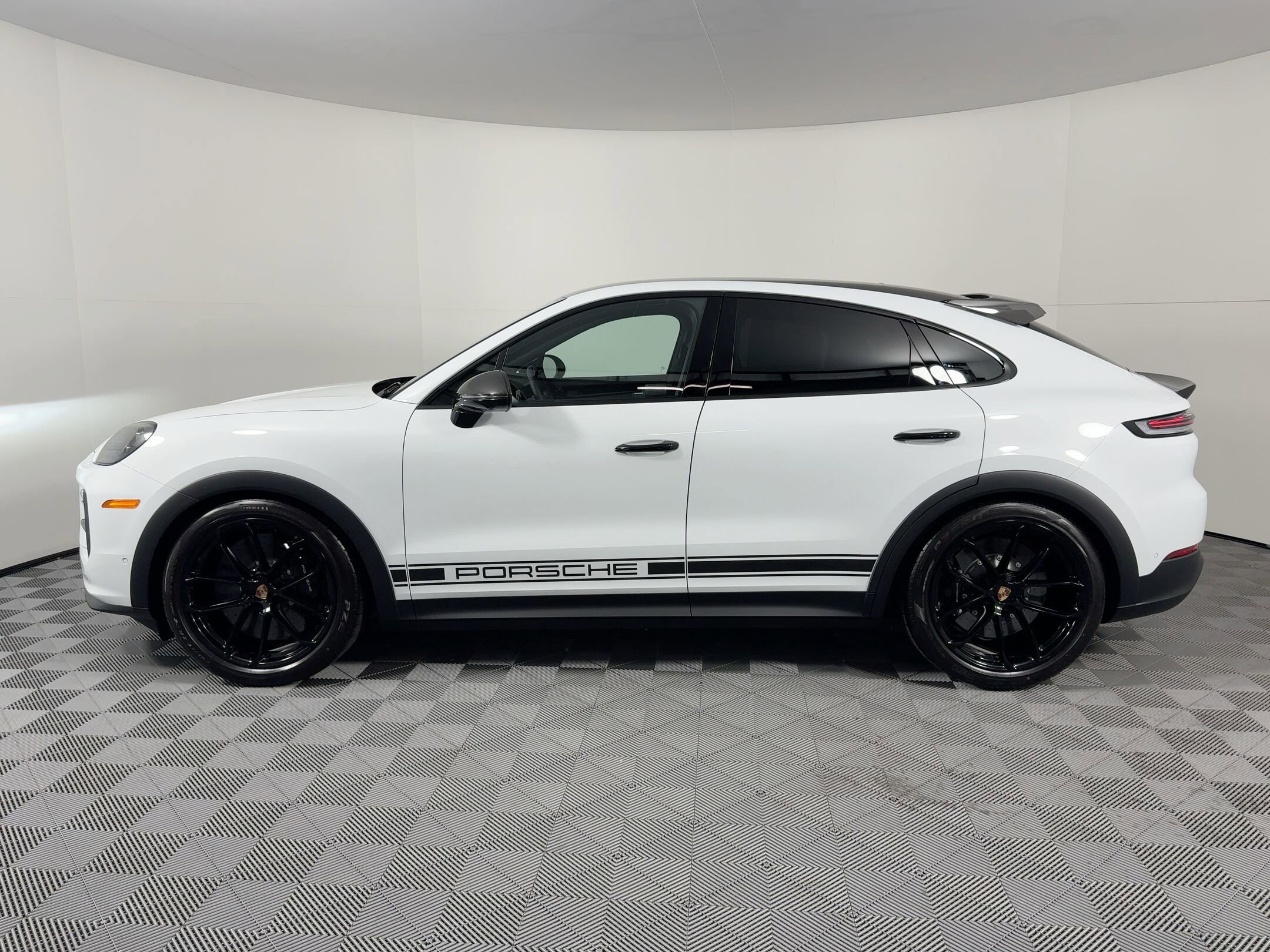 2026 Porsche Cayenne Coupe Turbo GT photo 2