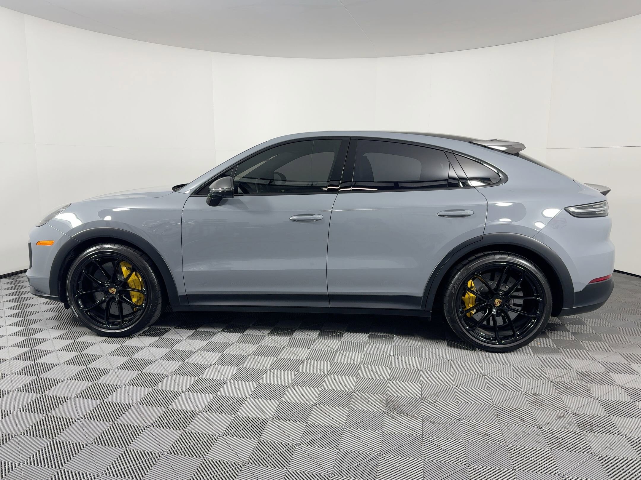 2023 Porsche Cayenne Turbo GT Coupe photo 2