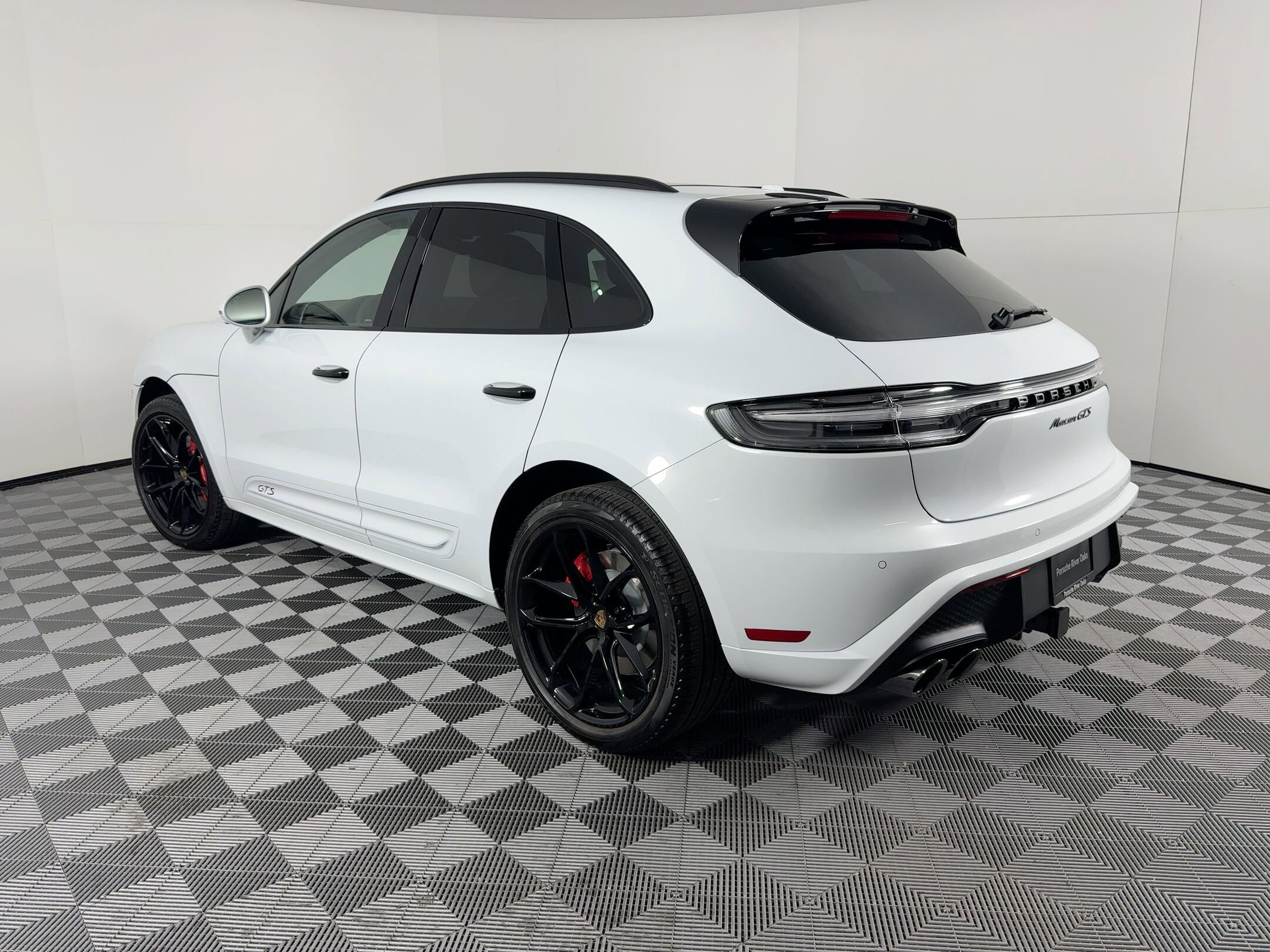 2026 Porsche Macan GTS photo 3