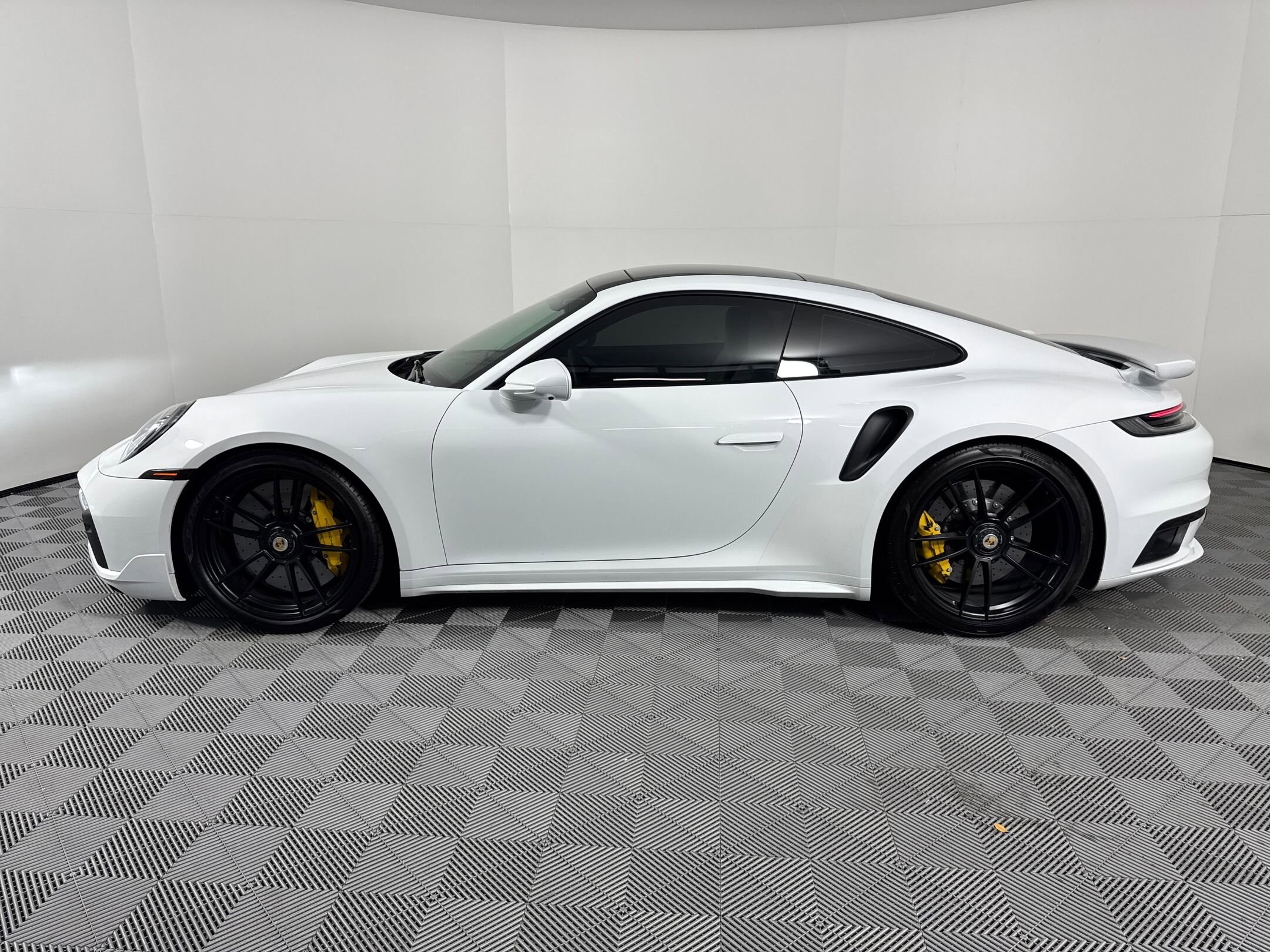 2021 Porsche 911 Turbo S photo 2
