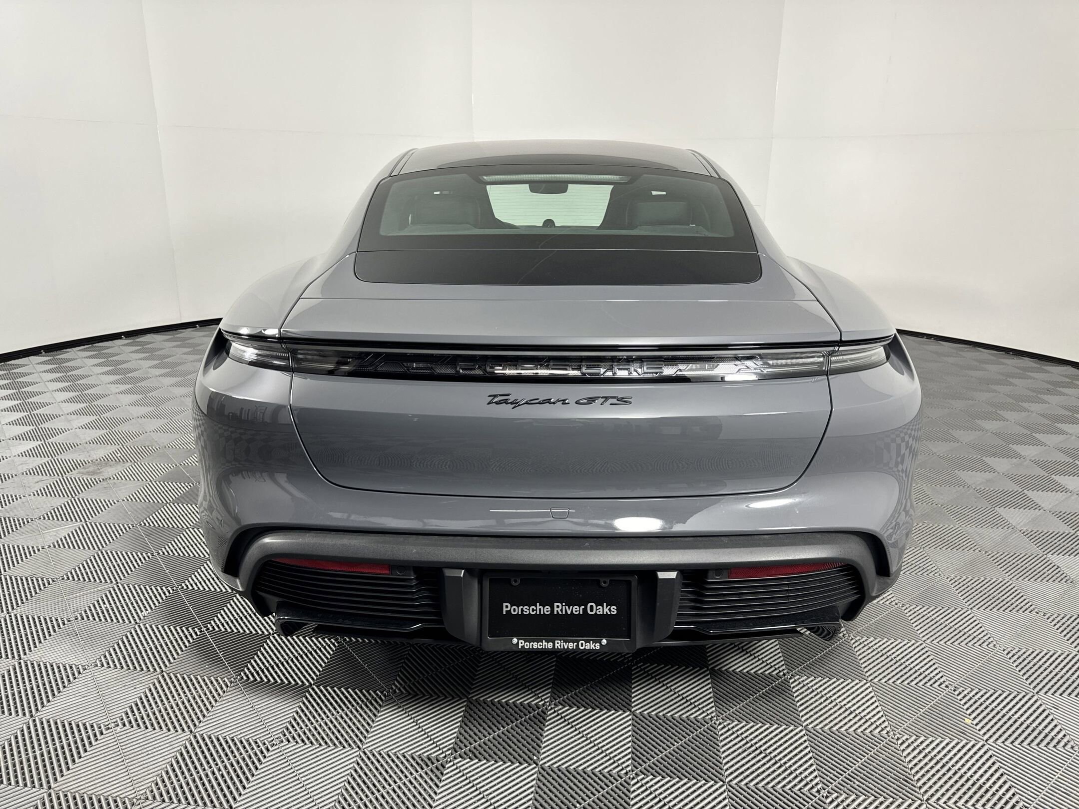 2025 Porsche Taycan GTS - Photo 10