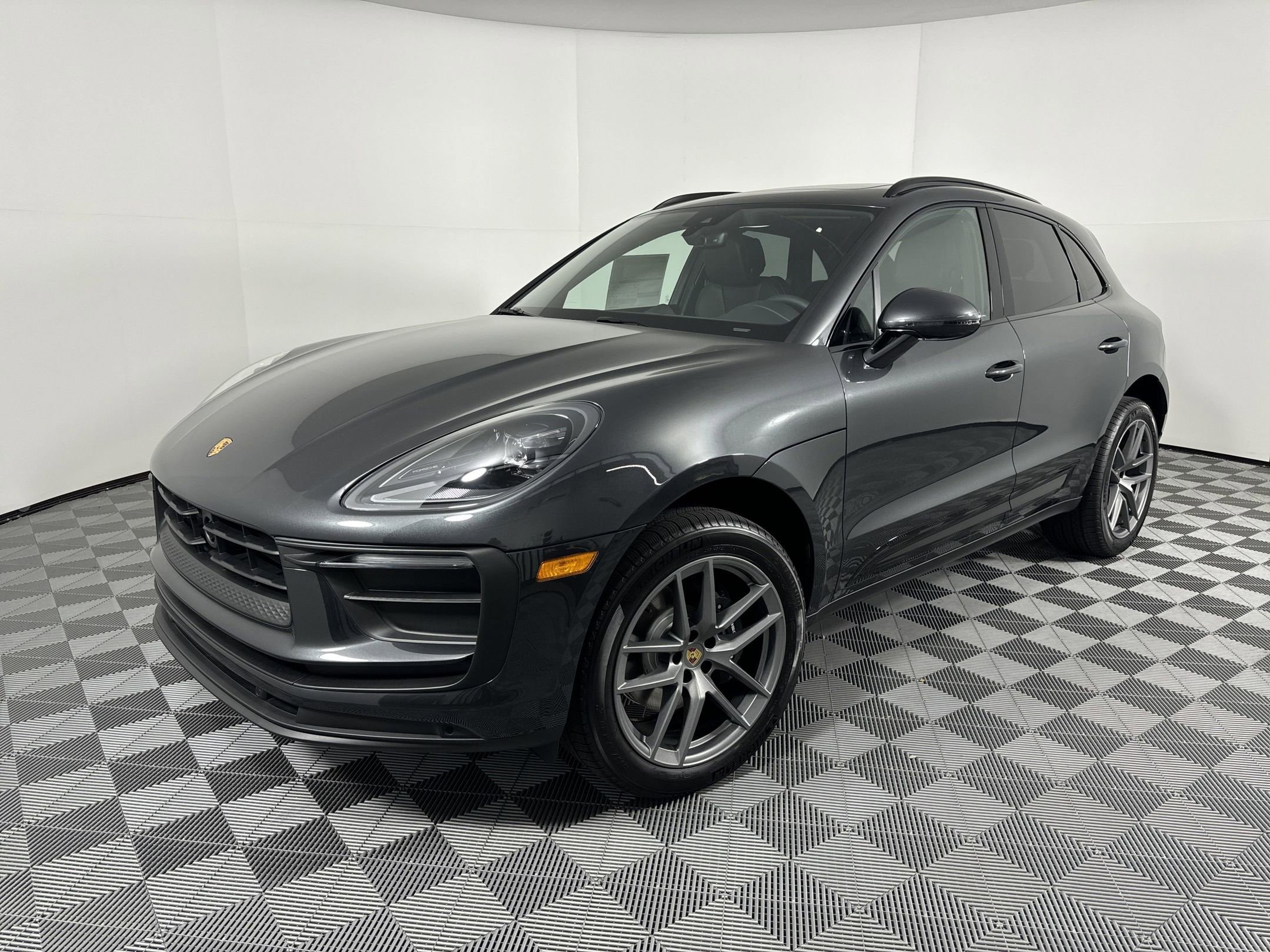 2025 Porsche Macan Base