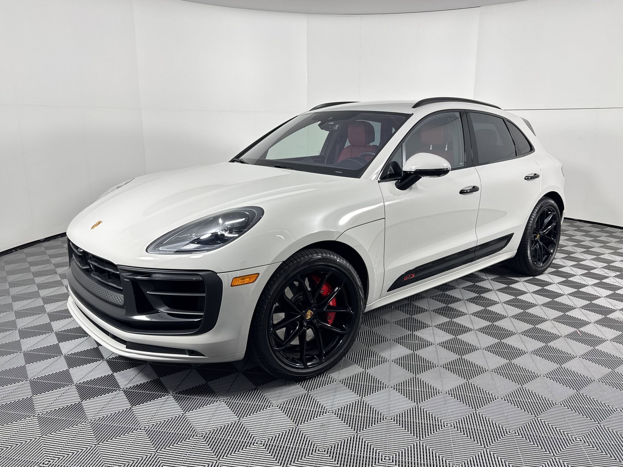 2025 Porsche Macan GTS's photo