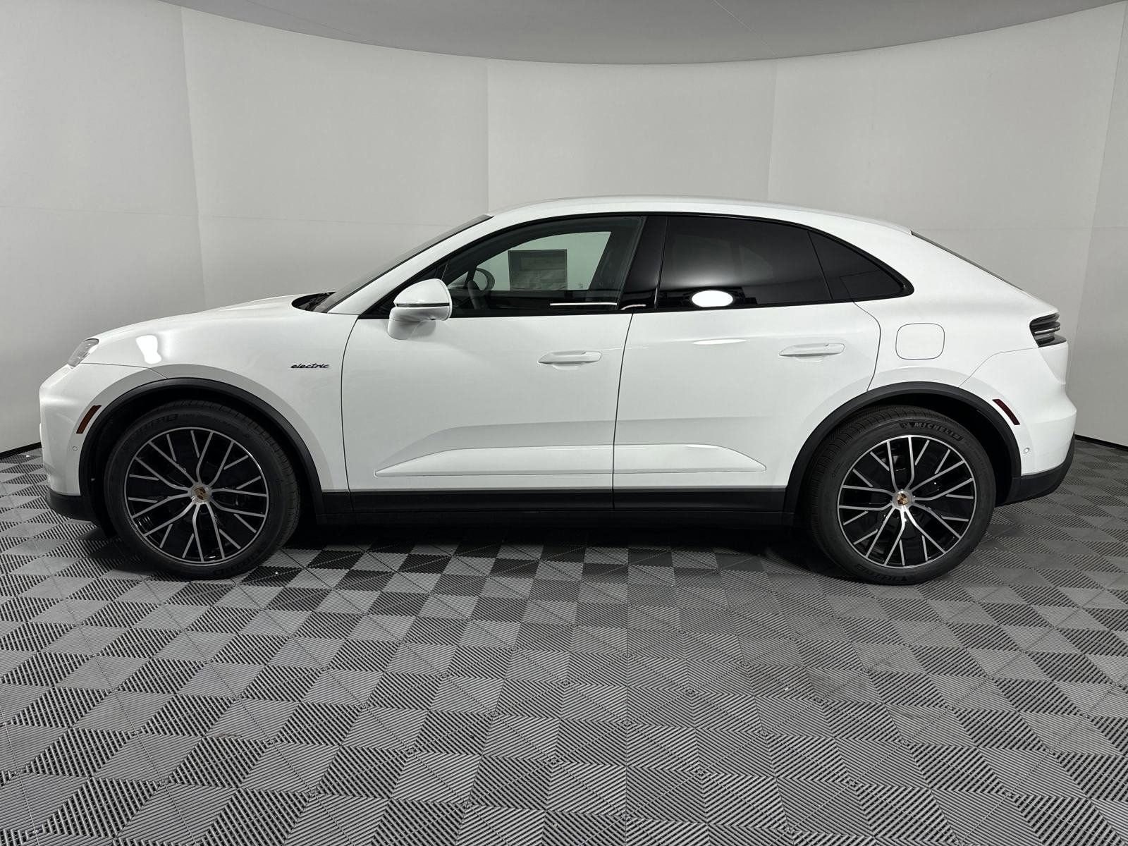Certified 2025 Porsche Macan Base with VIN WP1AD2XA5SL075776 for sale in Houston, TX