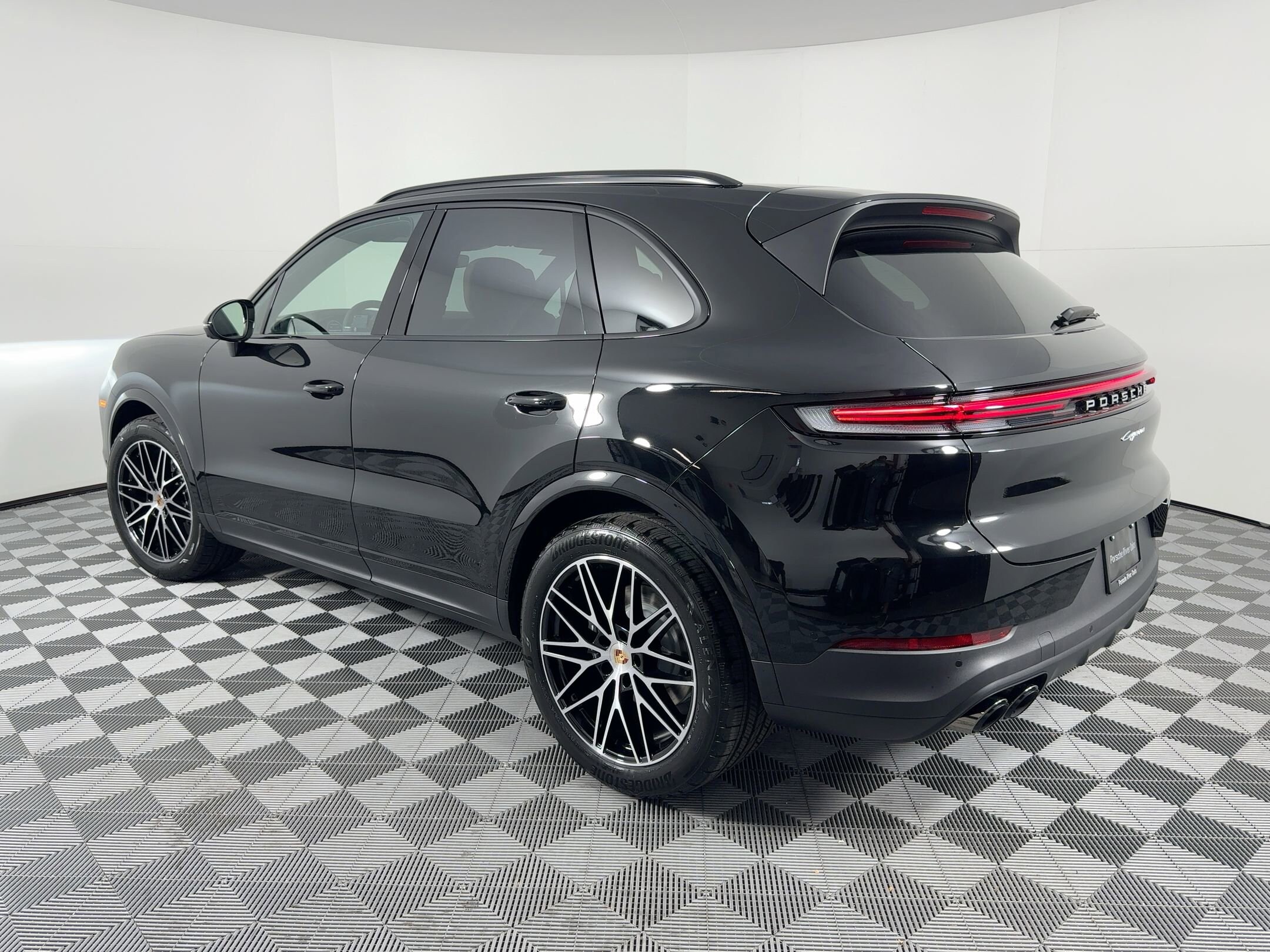 2026 Porsche Cayenne photo 3