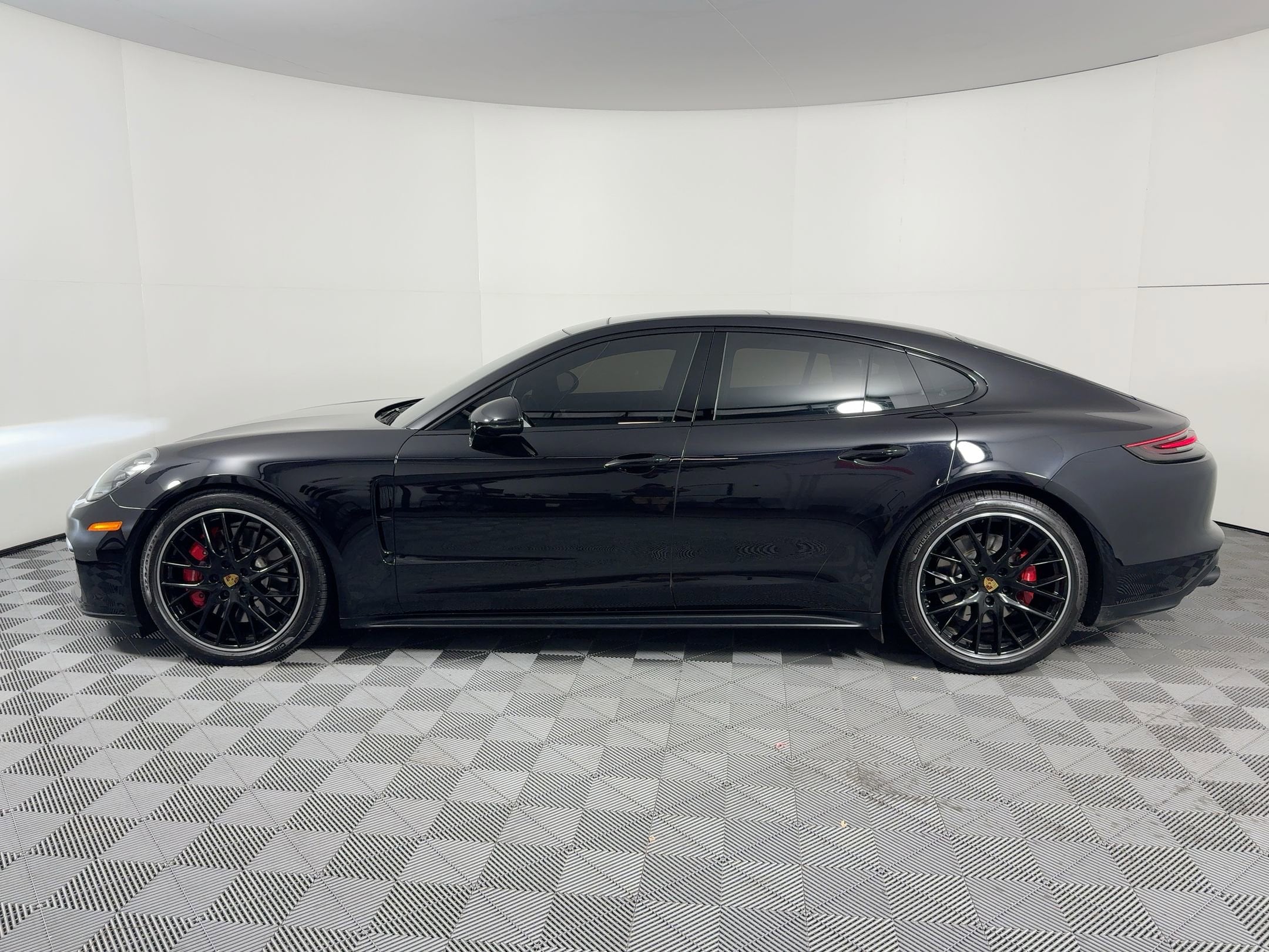 Panamera GTS Sedan