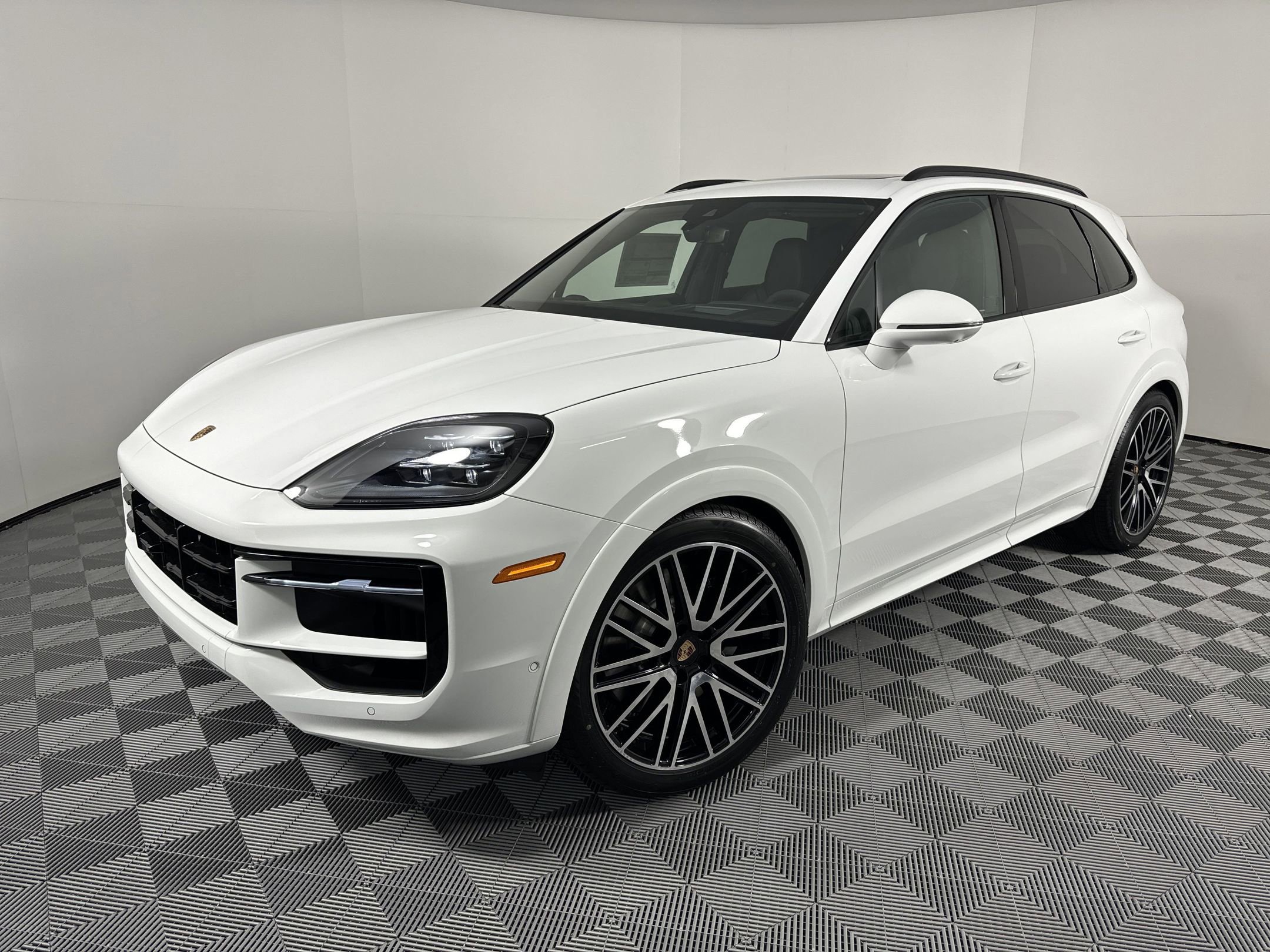 2025 Porsche Cayenne GTS