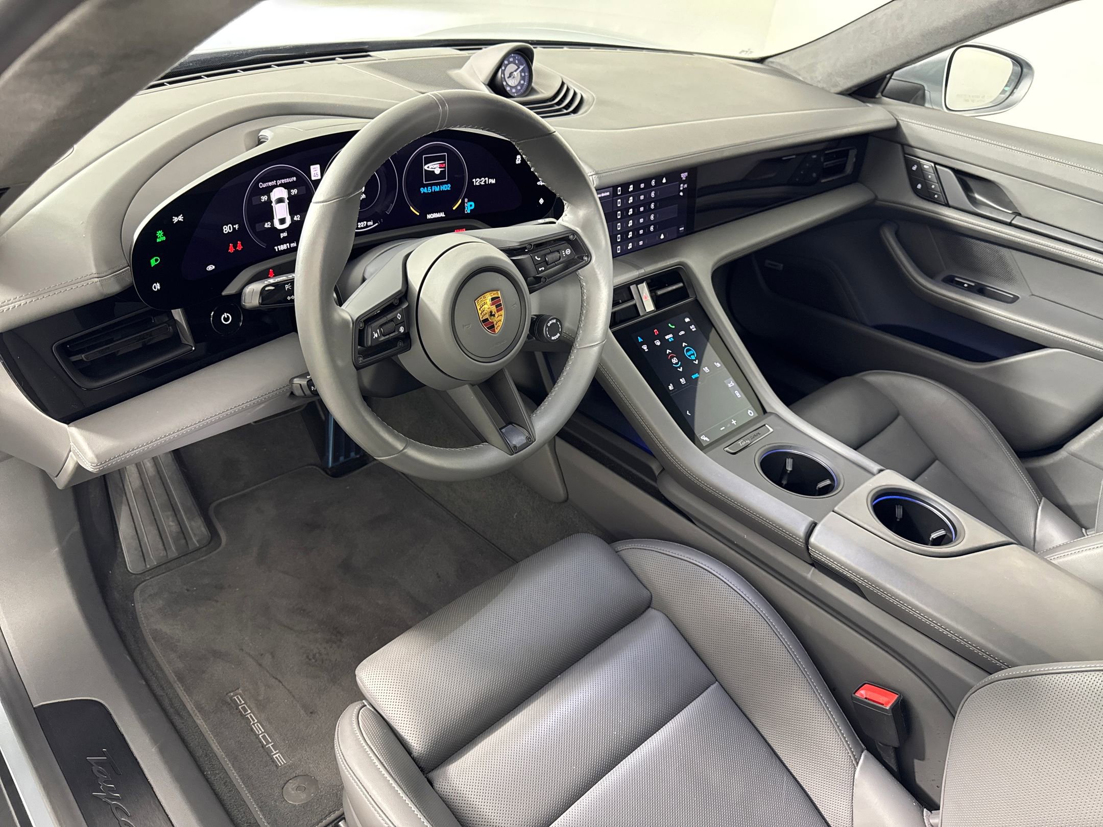 2022 Porsche Taycan GTS photo 4