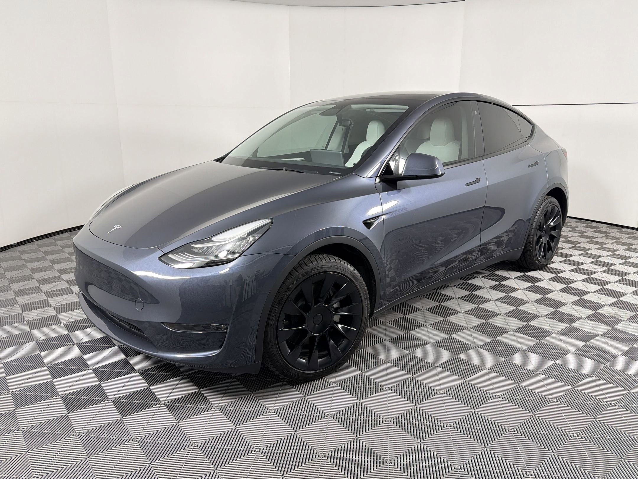 2023 Tesla Model Y Long Range Dual Motor All-Wheel Drive's photo