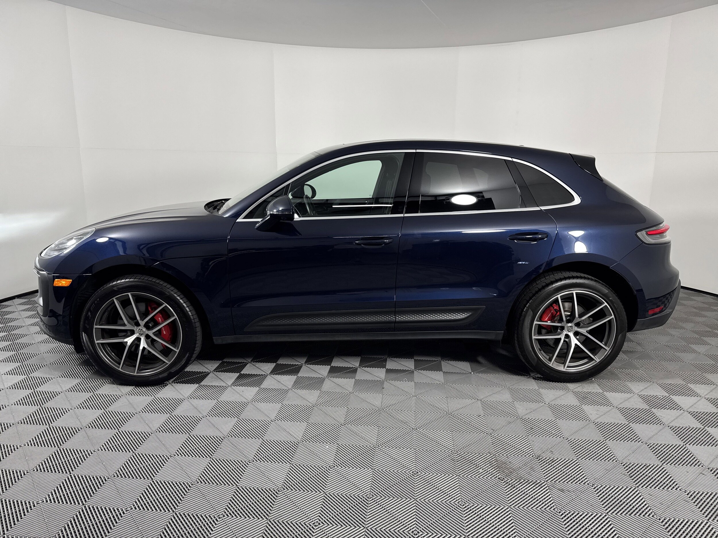 2023 Porsche Macan S photo 2