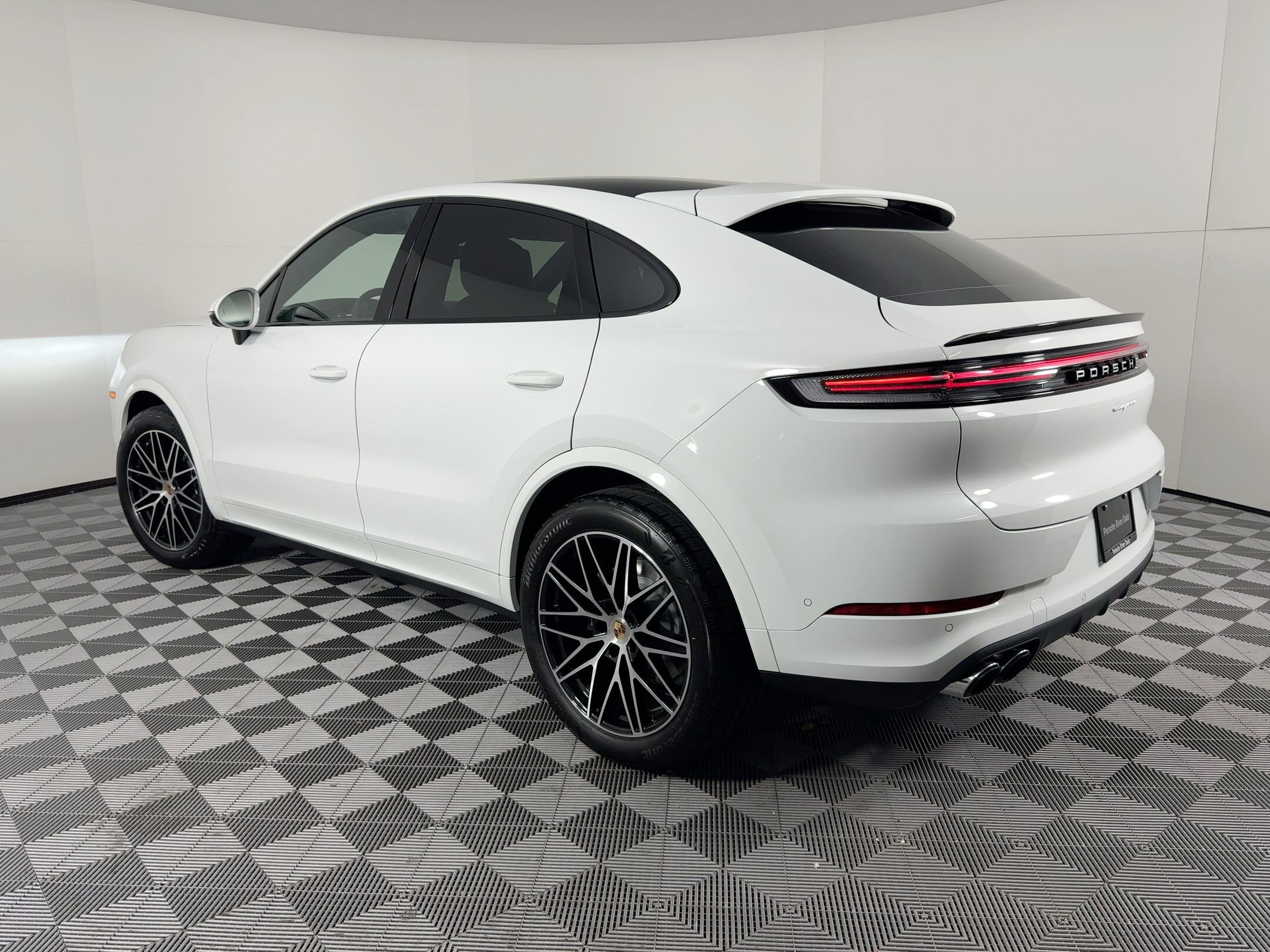 2026 Porsche Cayenne Coupe photo 3