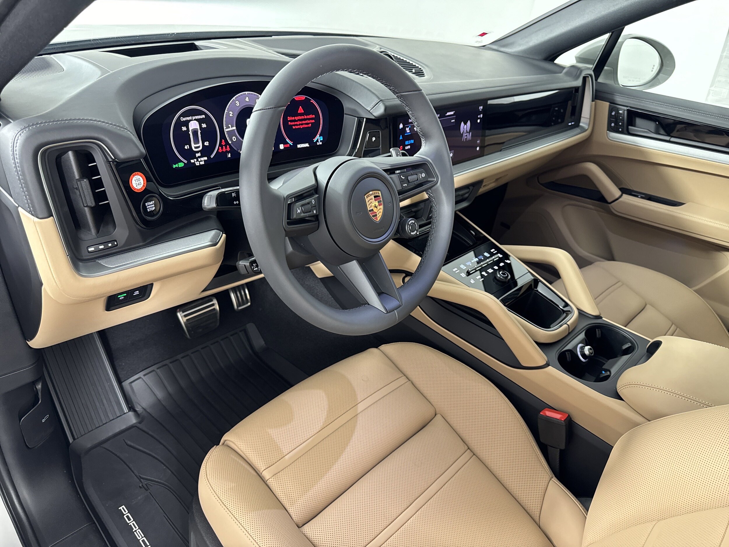2025 Porsche Cayenne Coupe S photo 4
