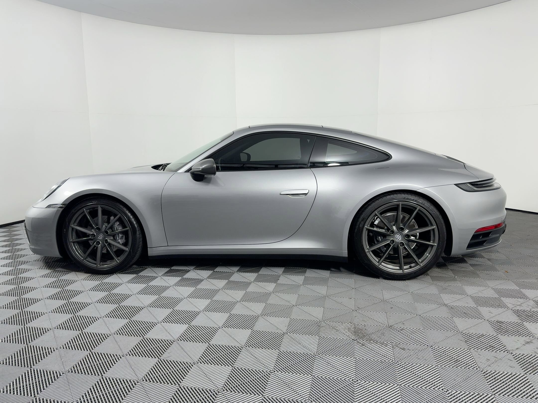 2024 Porsche 911 T photo 2