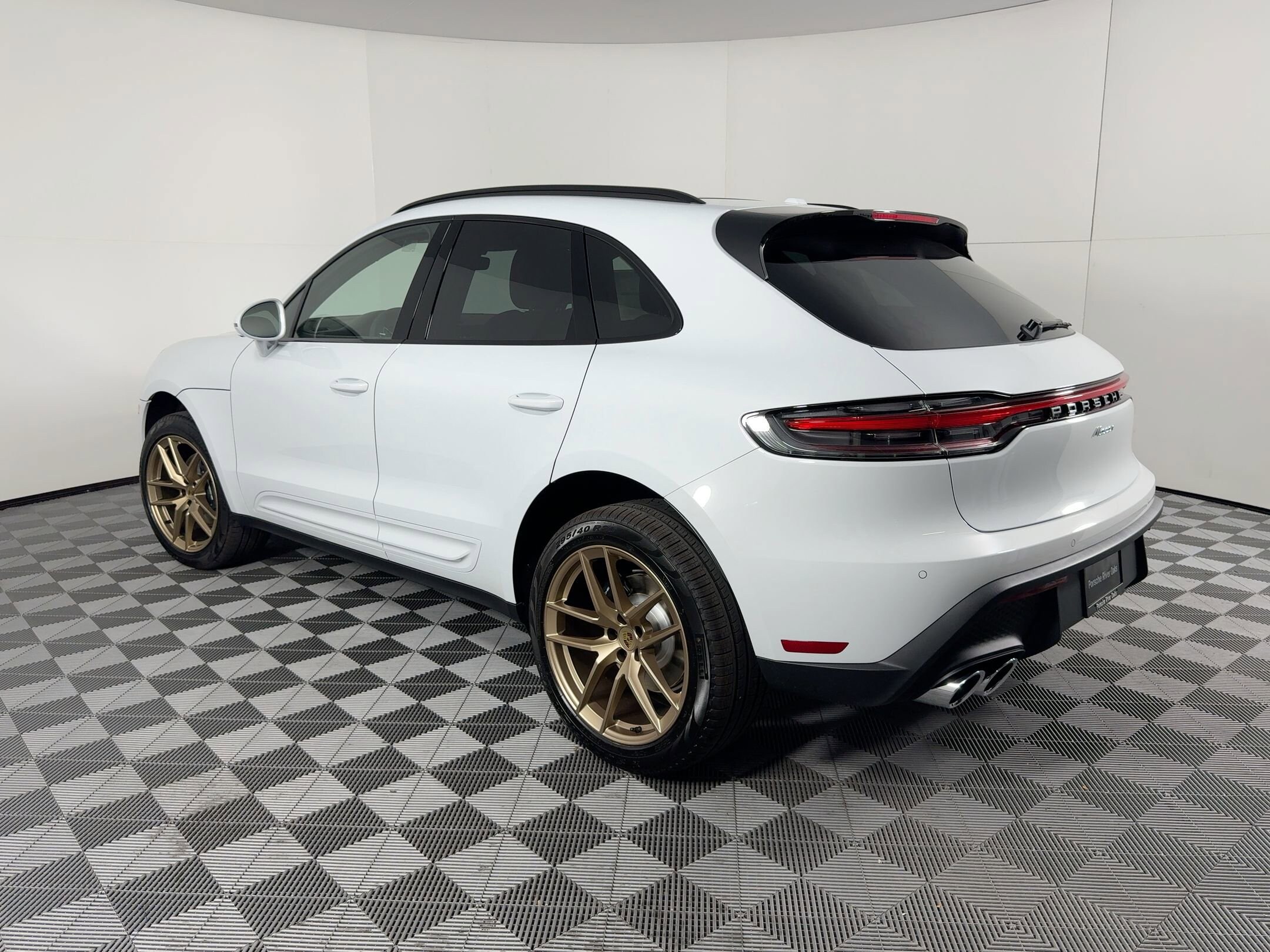 2026 Porsche Macan T photo 3