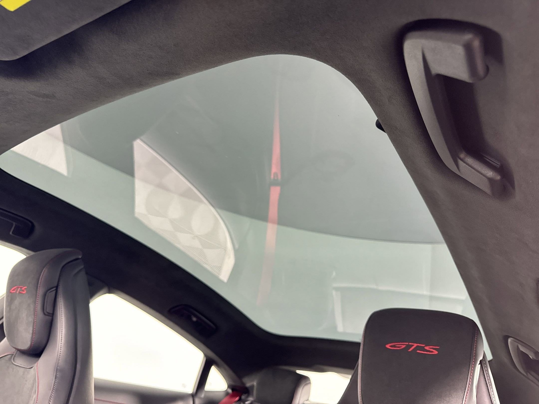 2025 Porsche Taycan GTS - Photo 16