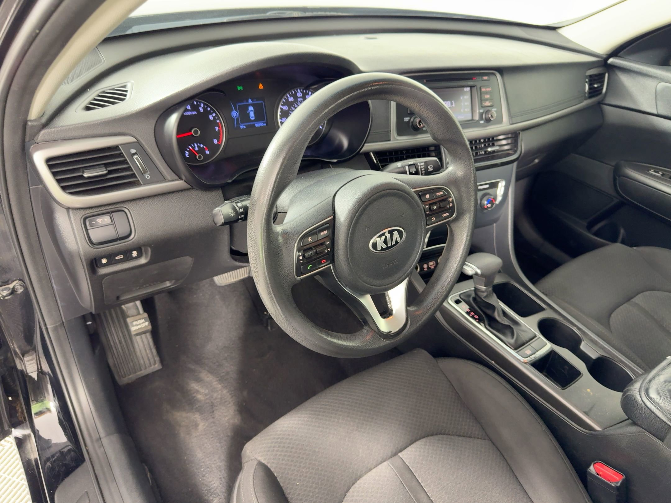 2017 Kia Optima LX photo 3