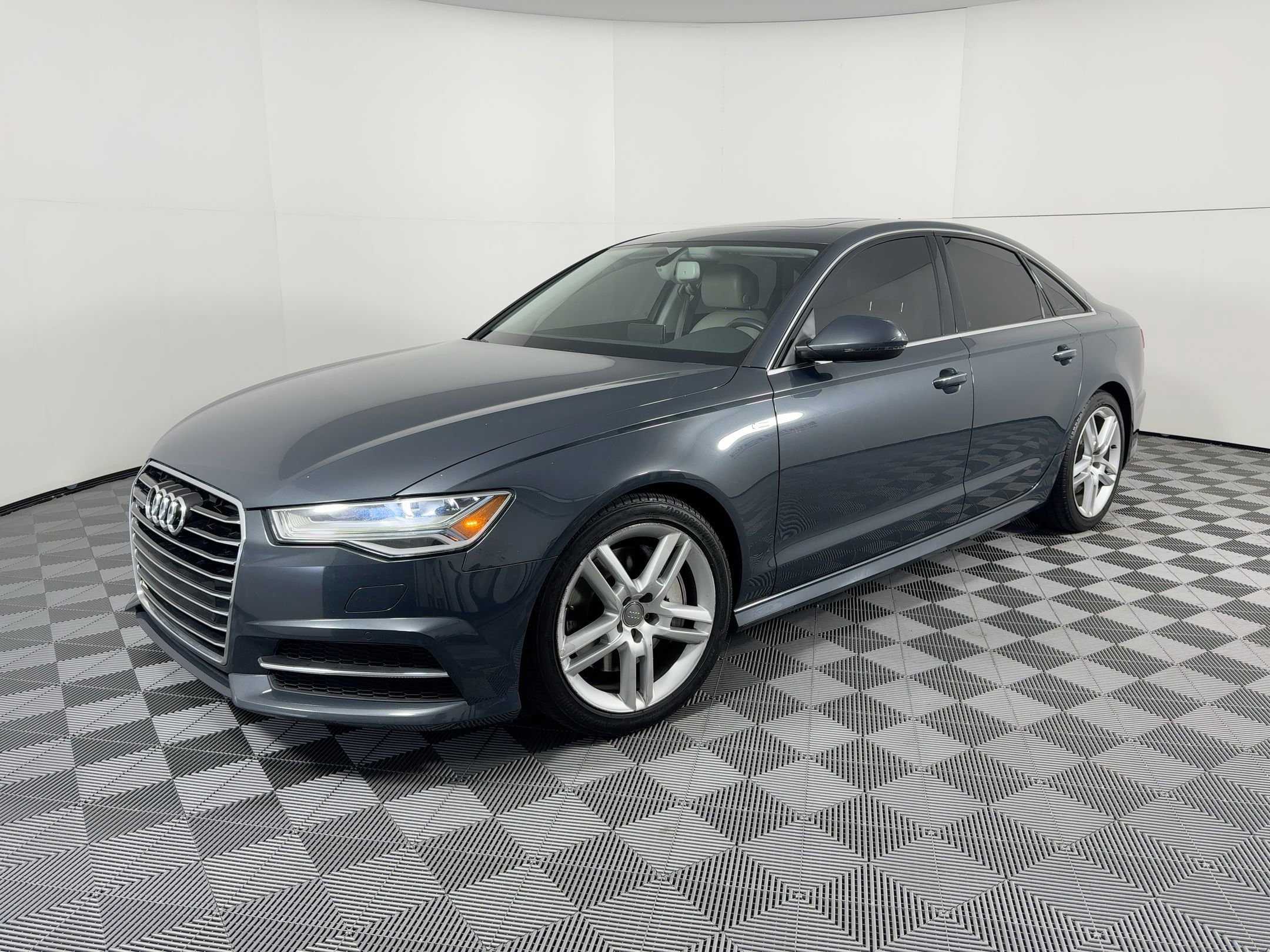 2016 Audi A6 Premium Plus's photo