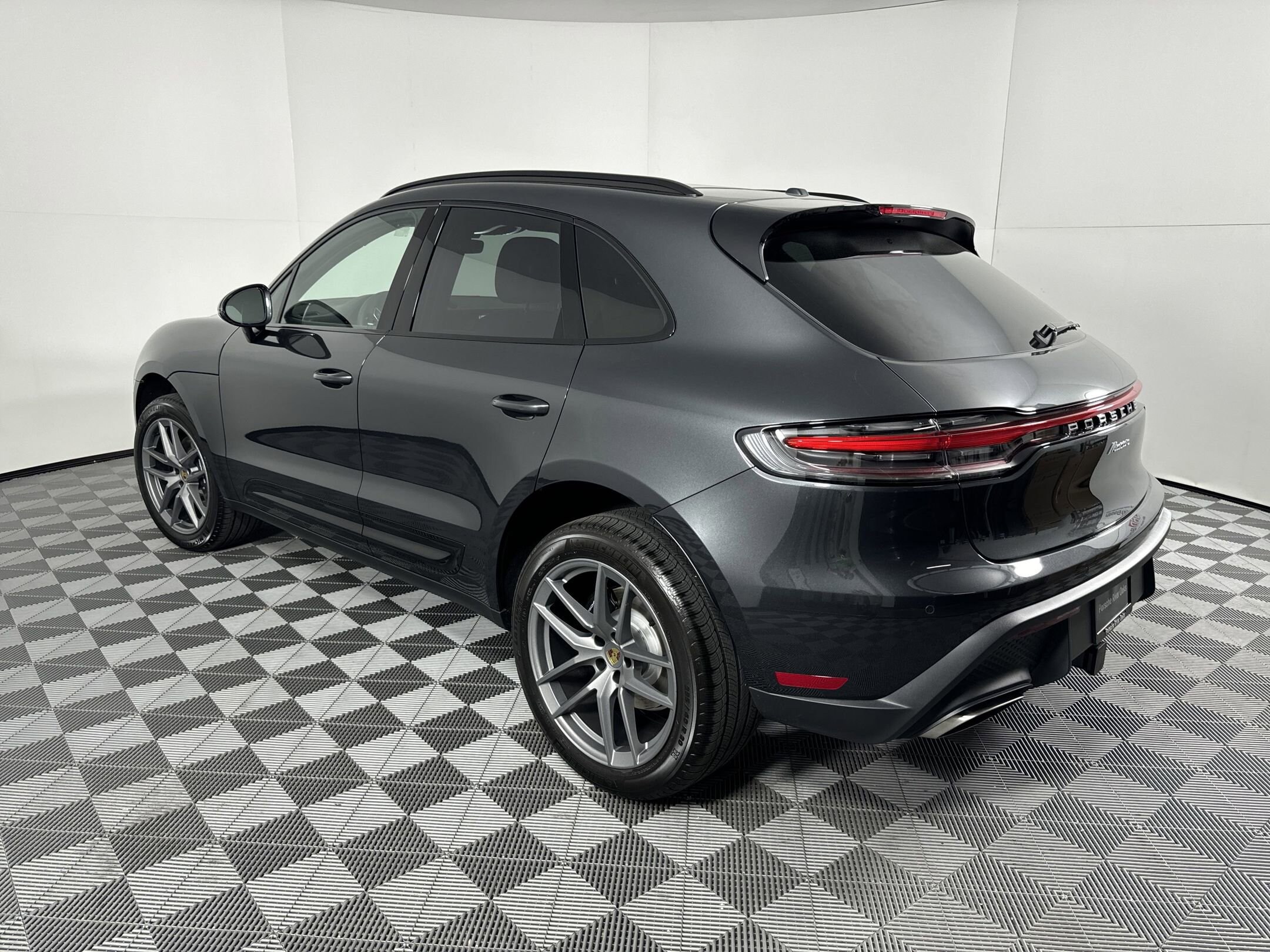 2025 Porsche Macan T photo 3