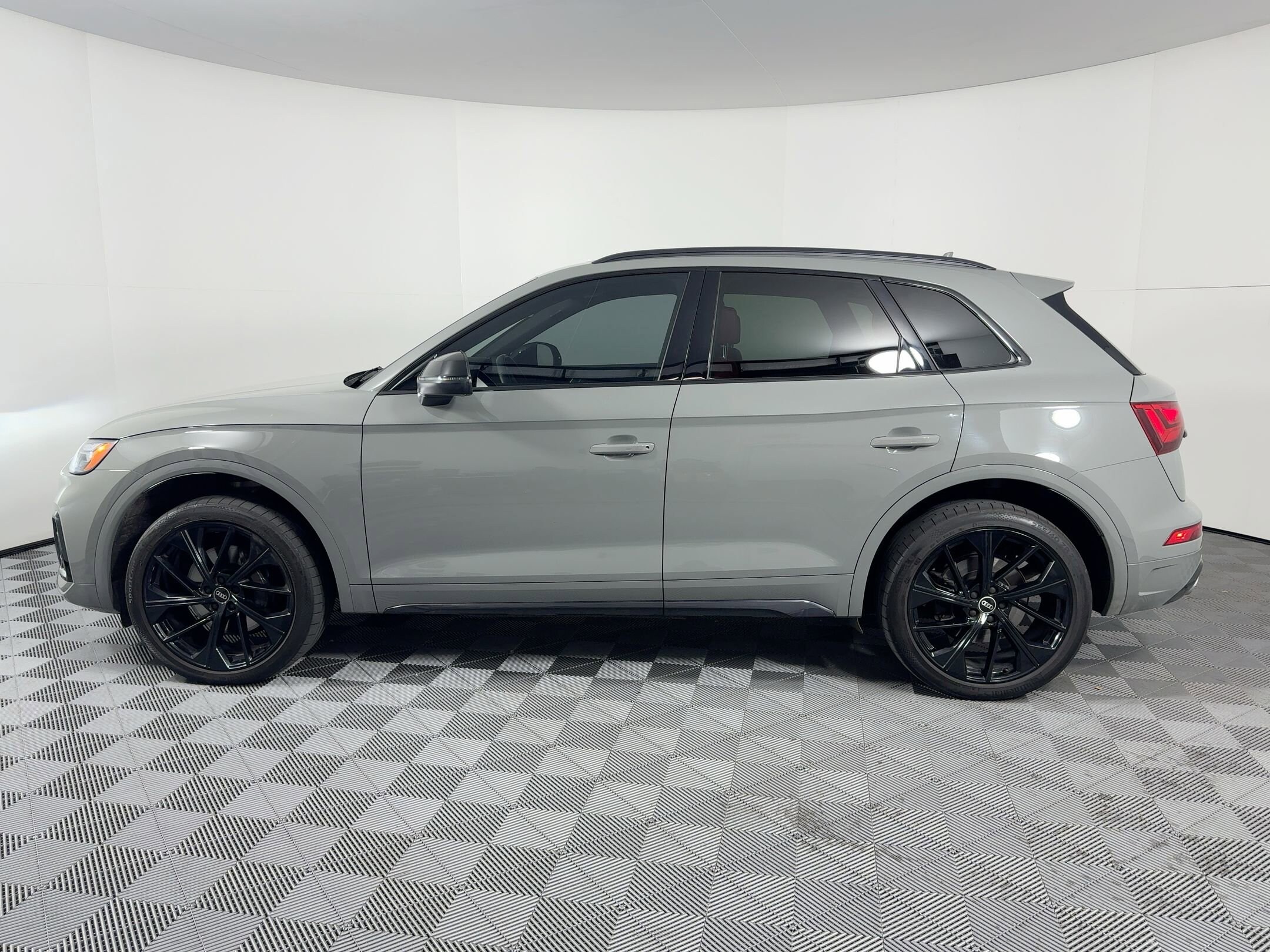 2021 Audi SQ5 Premium Plus photo 2