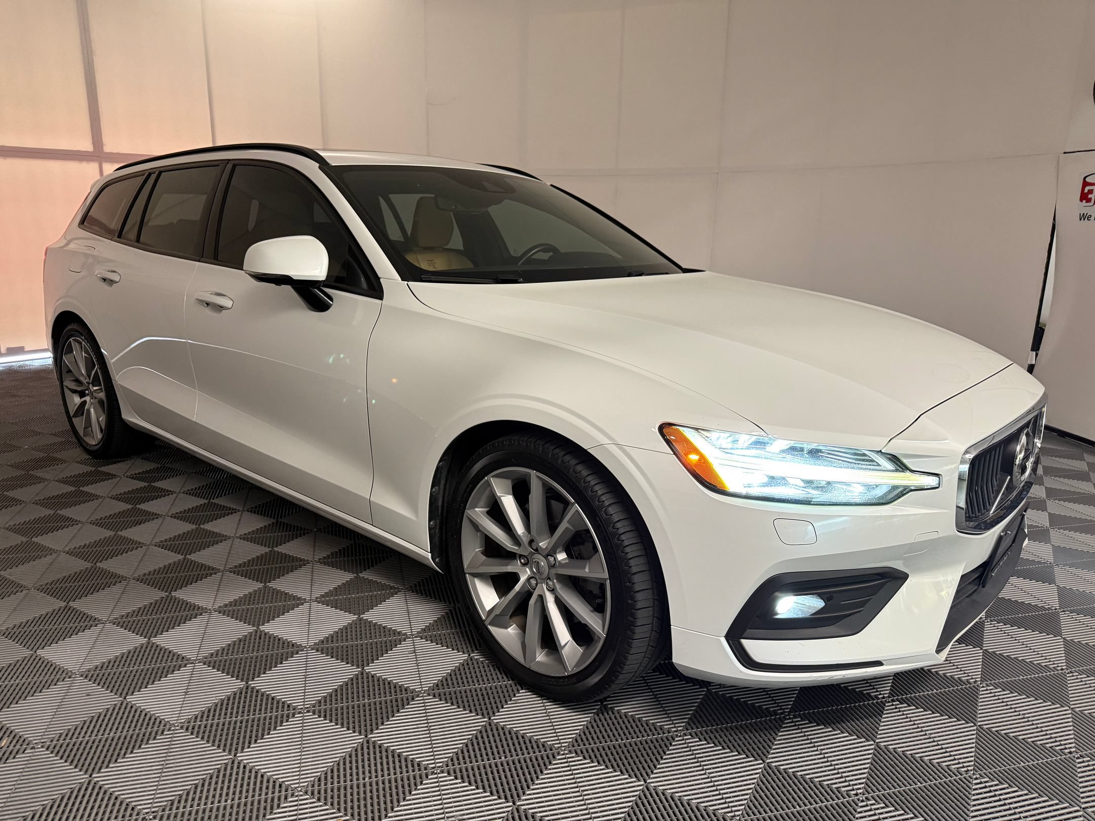 V60 T5 FWD Momentum WAGON Wagon