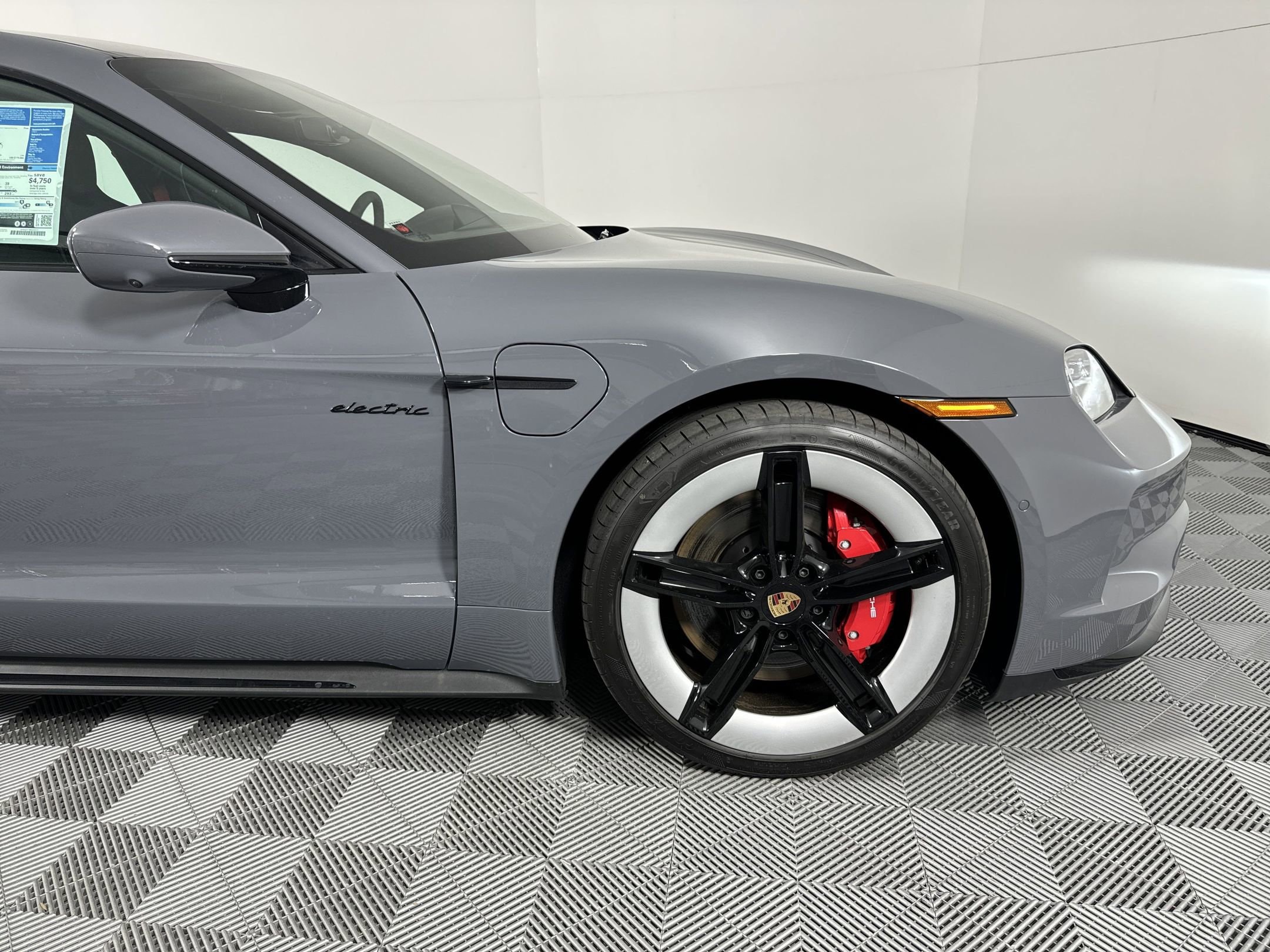 2025 Porsche Taycan GTS - Photo 12