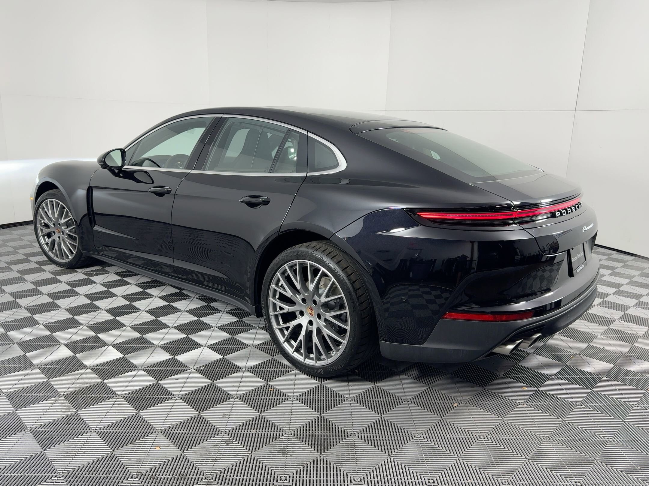 2026 Porsche Panamera 4 photo 3