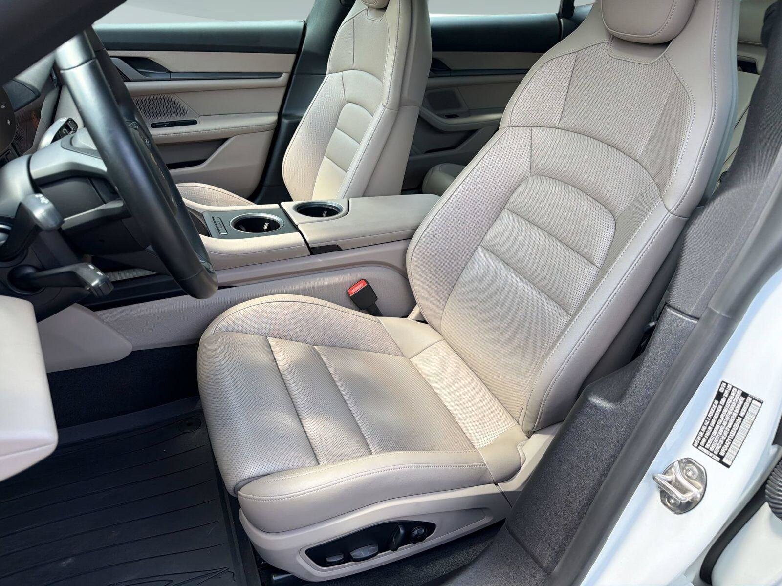 Taycan Taycan () Sedan